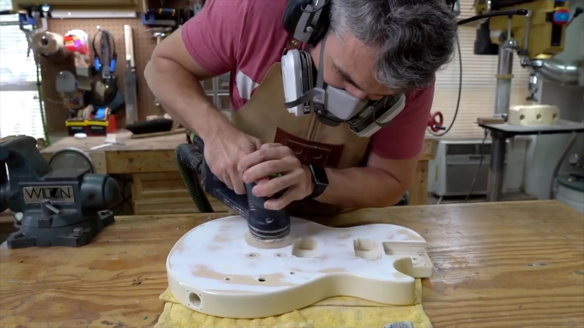 Préparation du corps de guitare pour la finition
