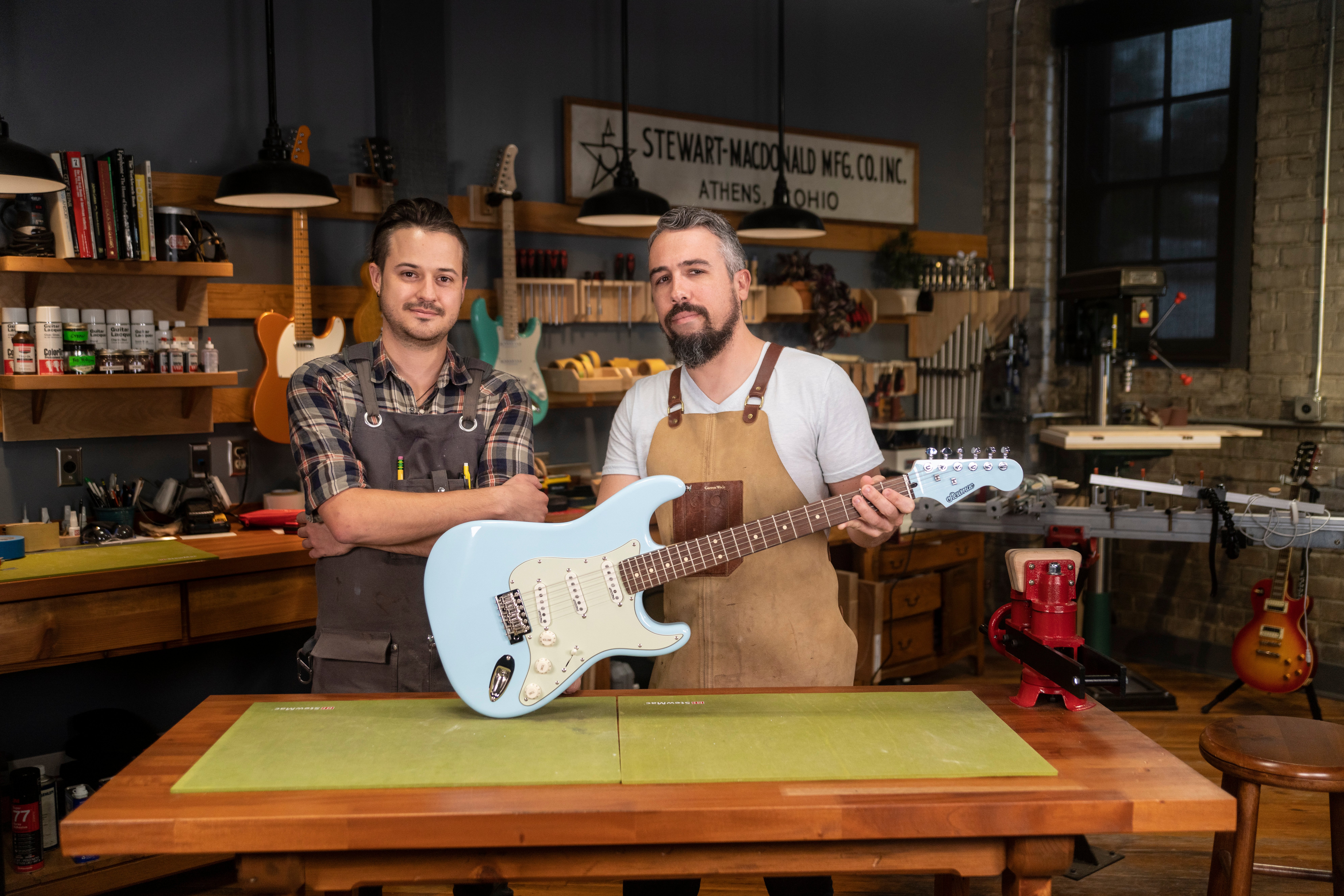 Cours de finition de guitare aérosol