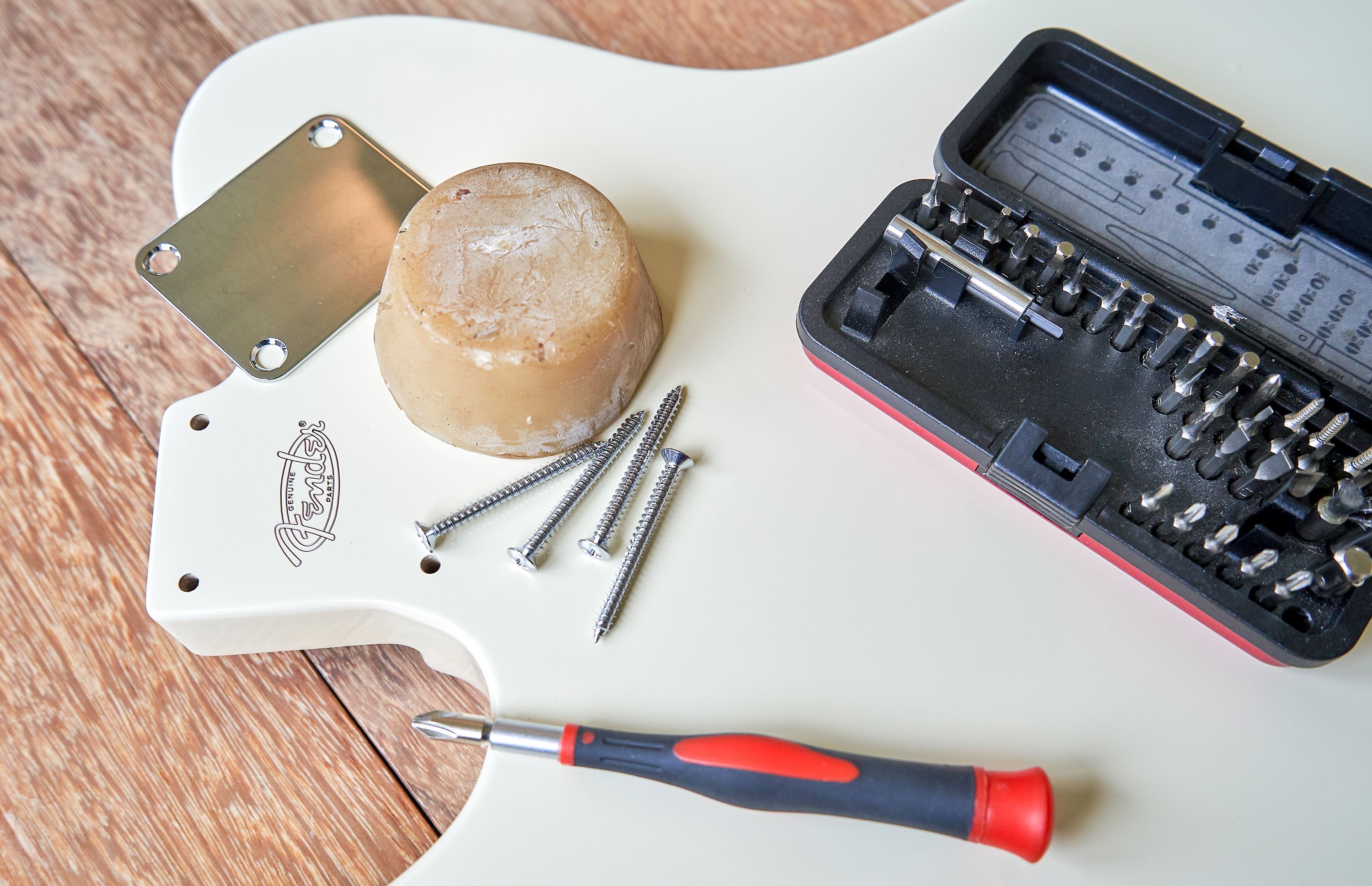 Waxing screws