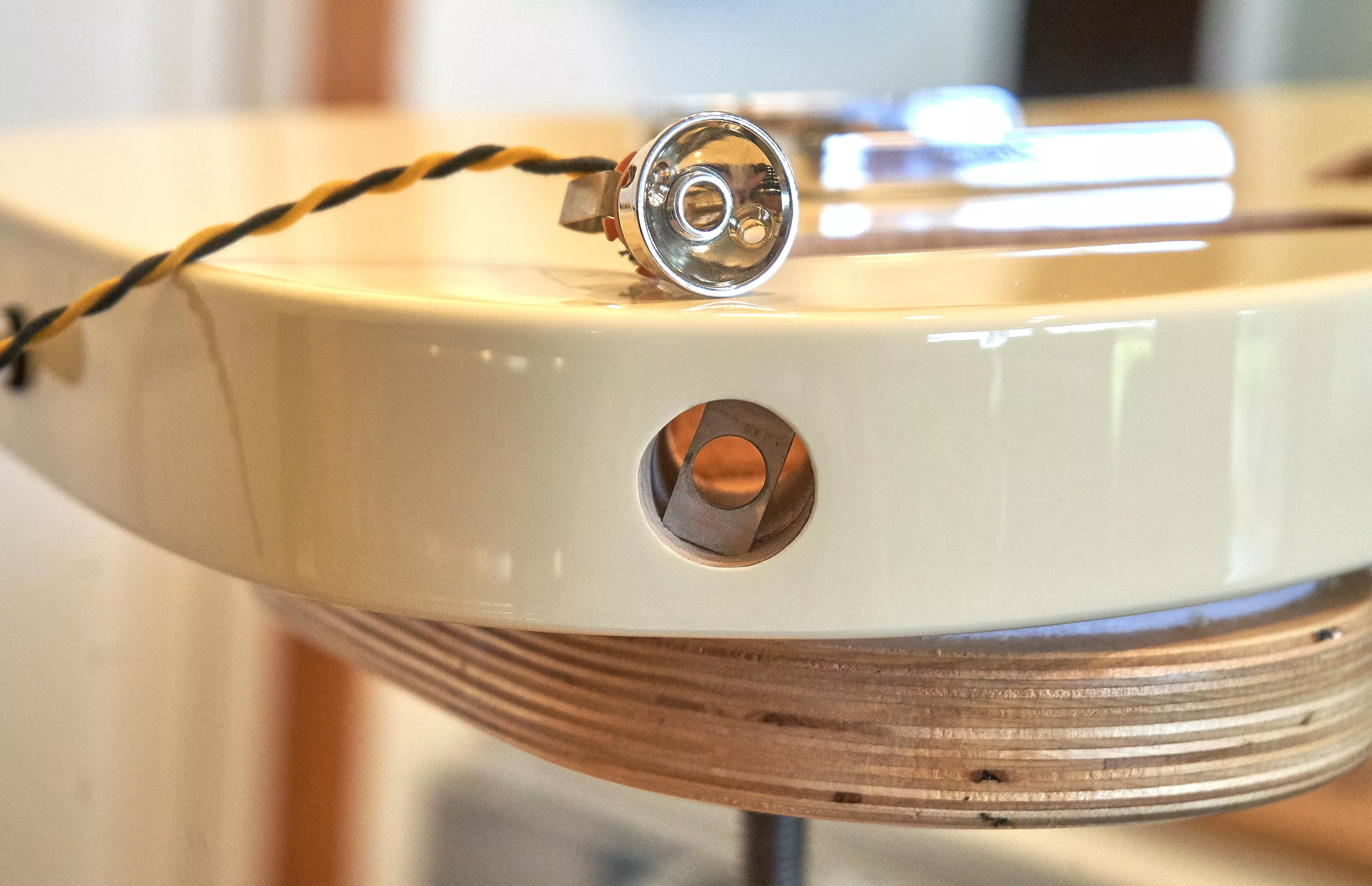 Installation du support de prise de l'électrosocket