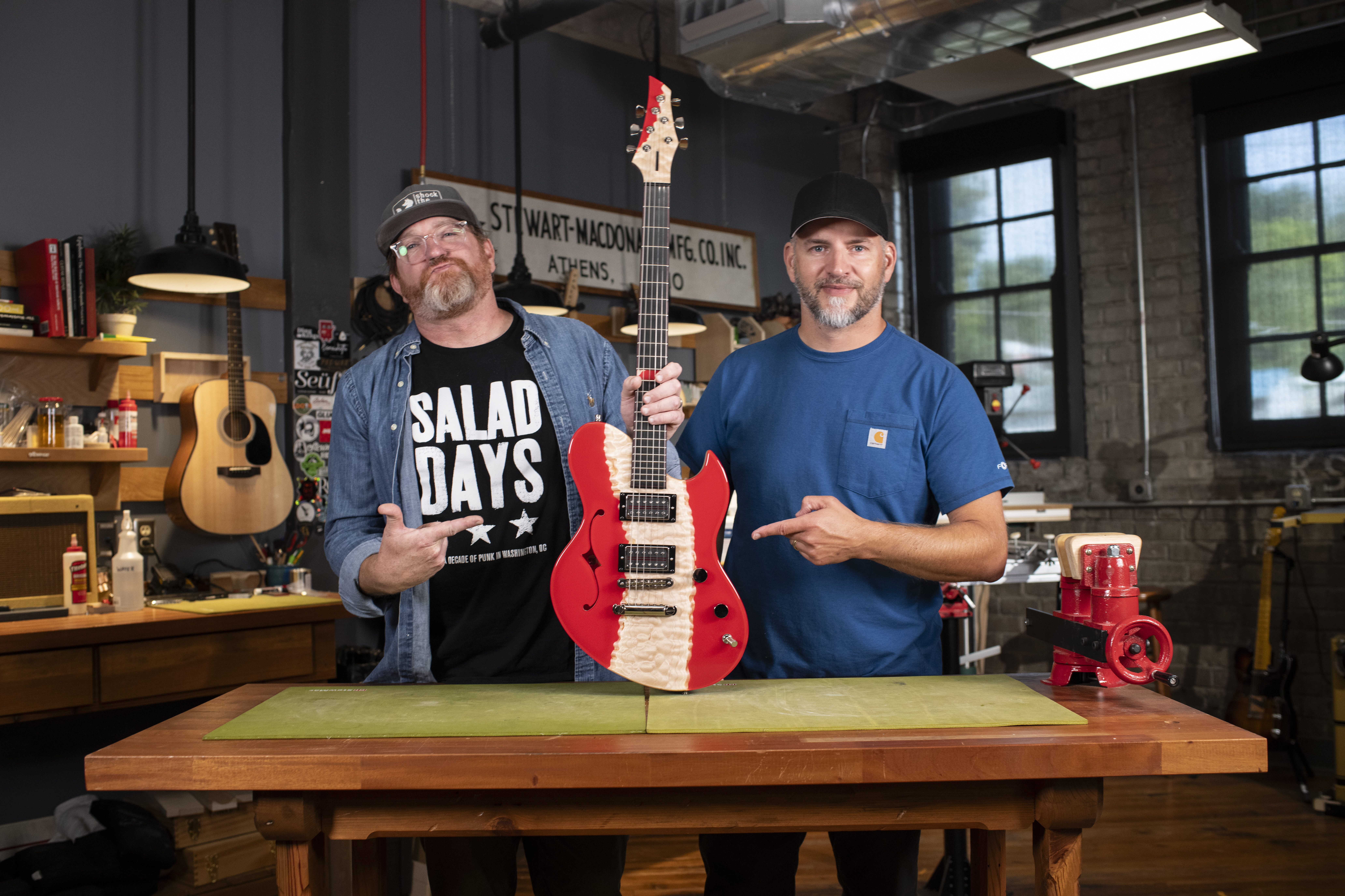 guitare PERSONNALISÉE par Shock the Fox's Tye Tyler