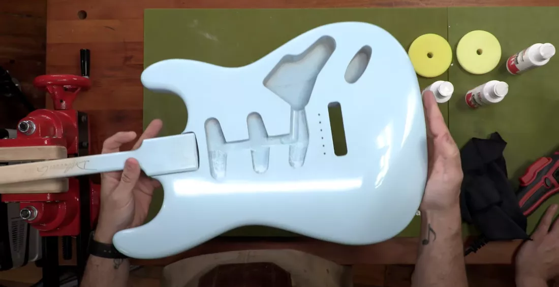 Essuyer l’instrument à l’aide d’un chiffon en microfibre