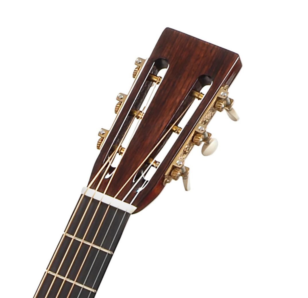 Guitare et tête ajourée