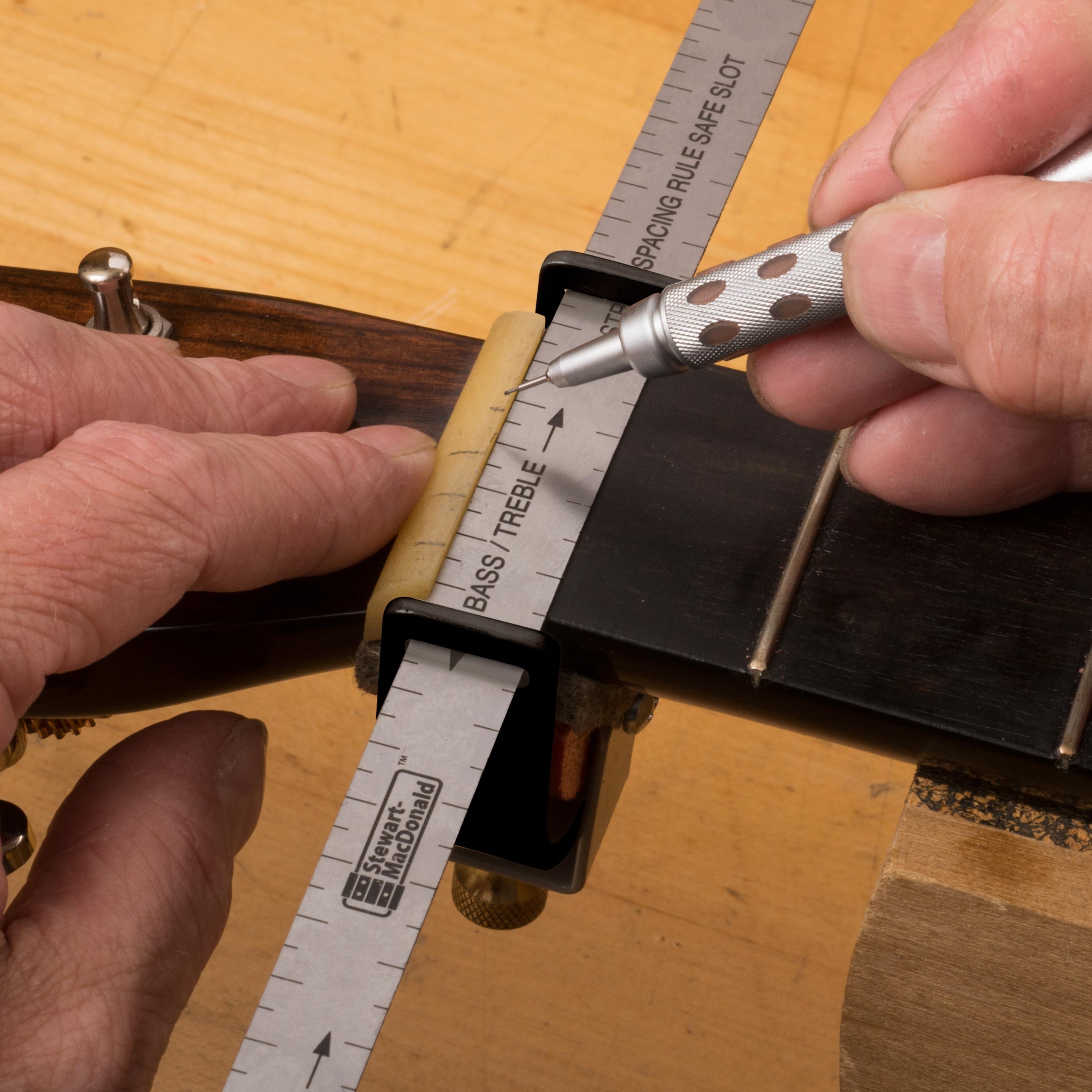 Protection d’écrou à fente sécurisée StewMac Protection d’écrou à fente sécurisée StewMac