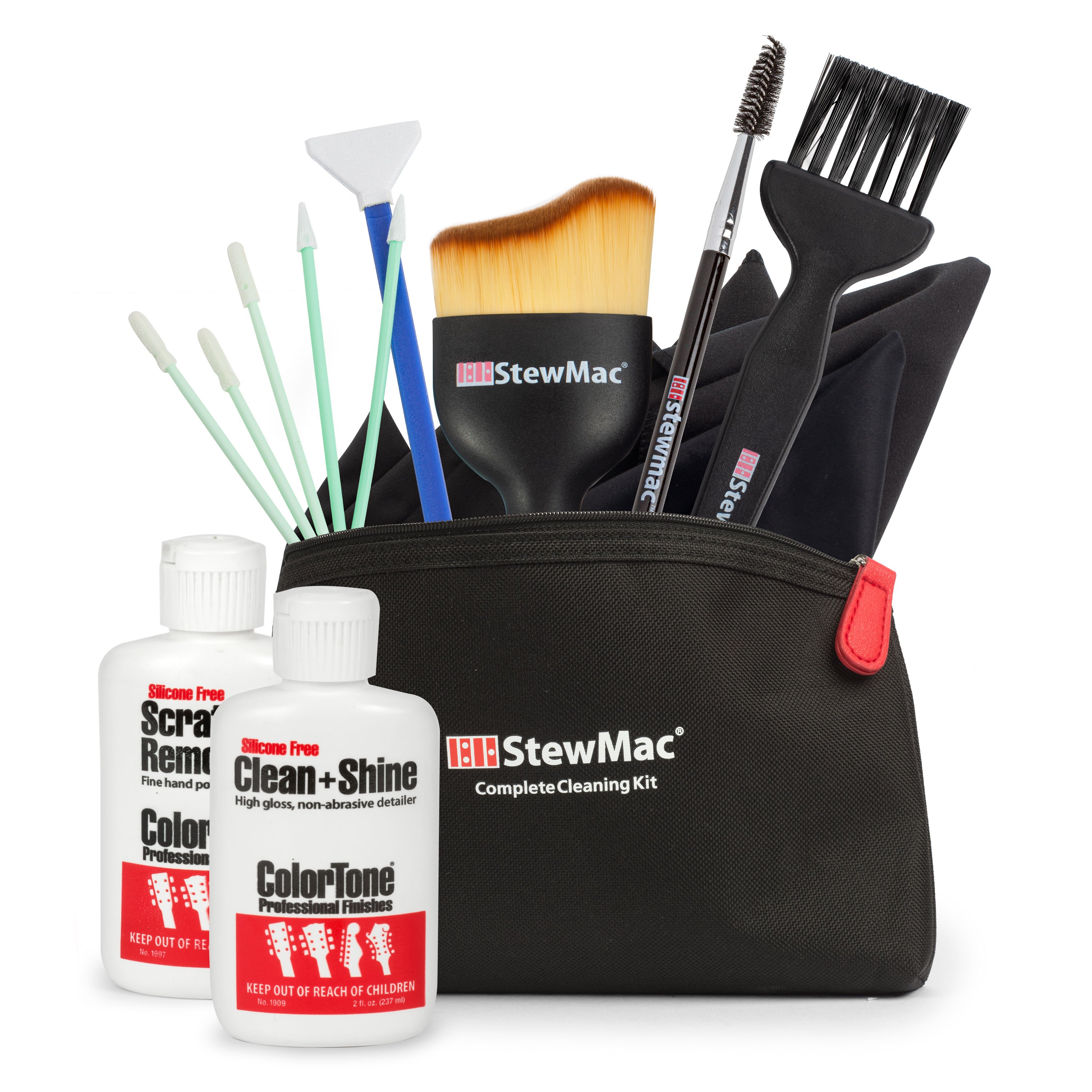 Outils de nettoyage et polissage de la guitare dans un sac de voyage.