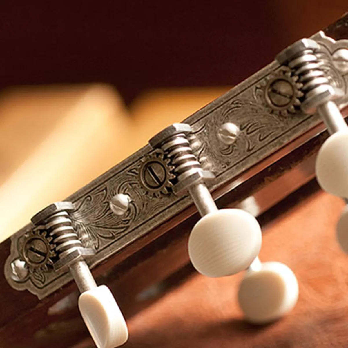 Golden Age Régleurs de restauration pour guitare à tête de cheville fendue - Extrémité cloche gravée Golden Age Régleurs de restauration pour guitare à tête de cheville fendue - Extrémité cloche gravée