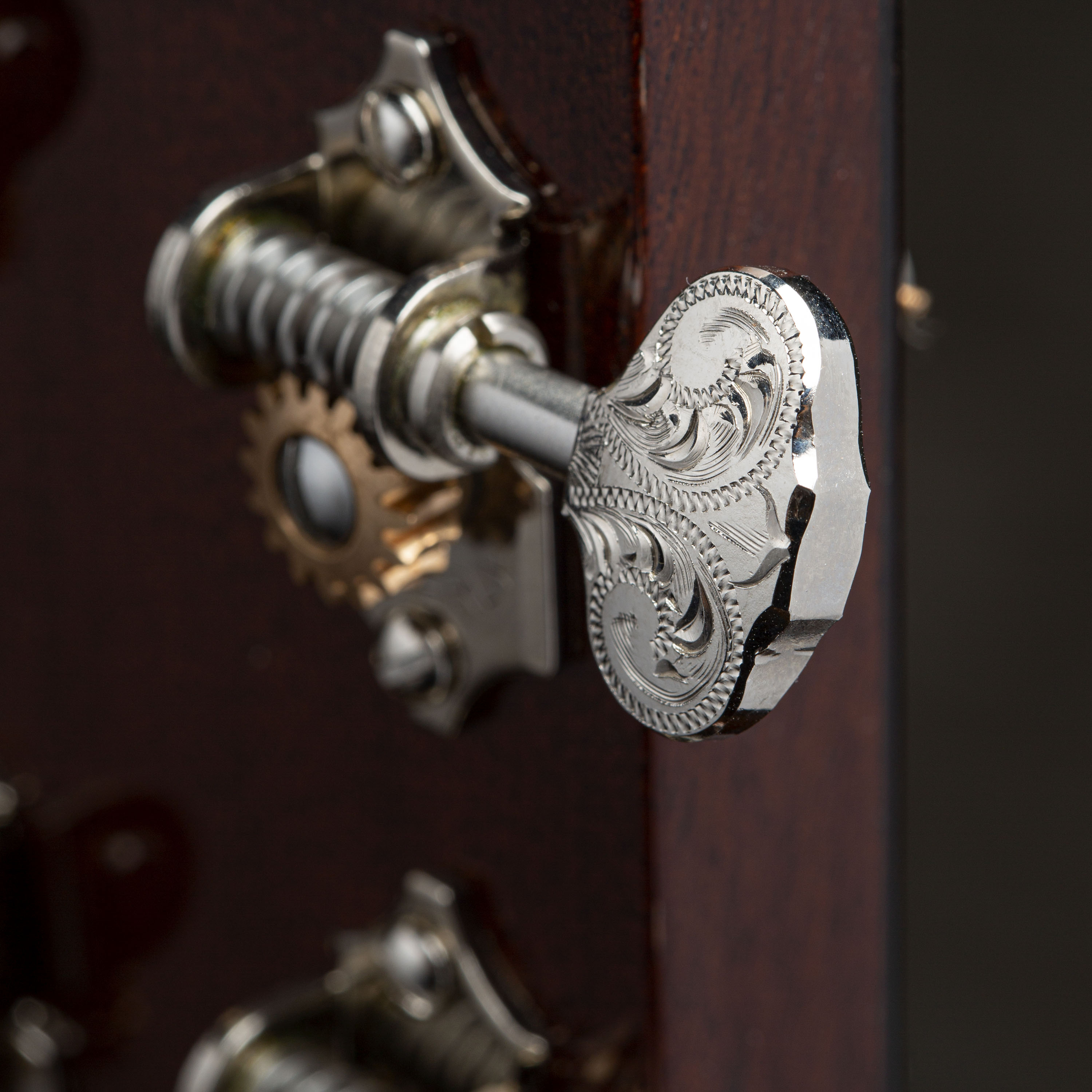 Mécaniques Waverly à tête gravée pour guitares à tête pleine