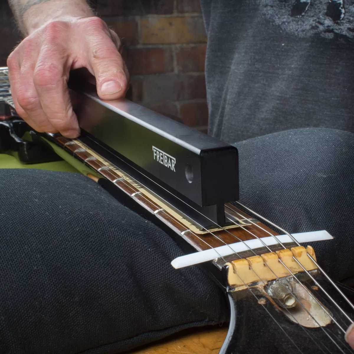 Barre de nivellement des frettes Understring Fretbar StewMac Barre de nivellement des frettes Understring Fretbar StewMac