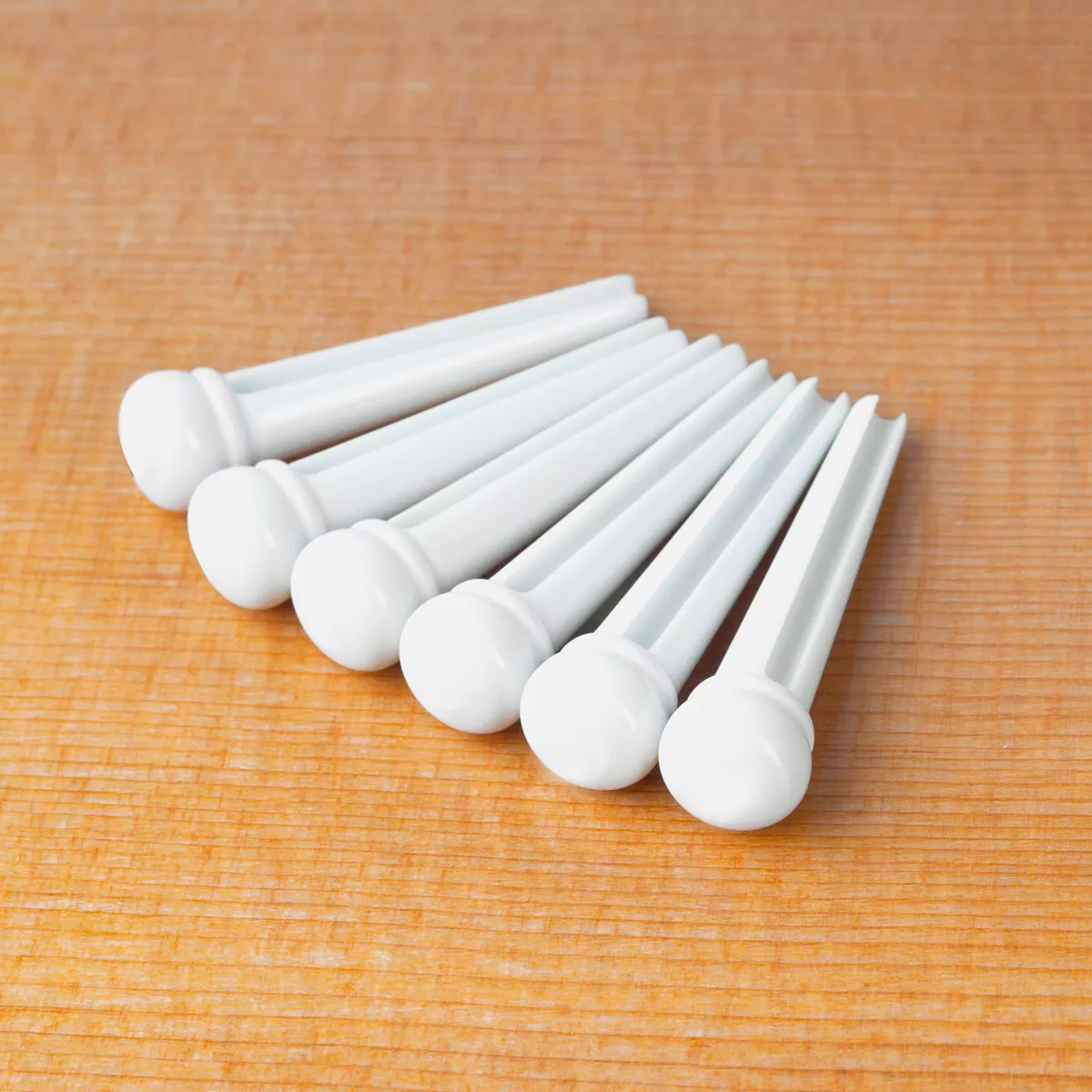 Goupilles de pont blanches ondulées Goupilles de pont blanches ondulées