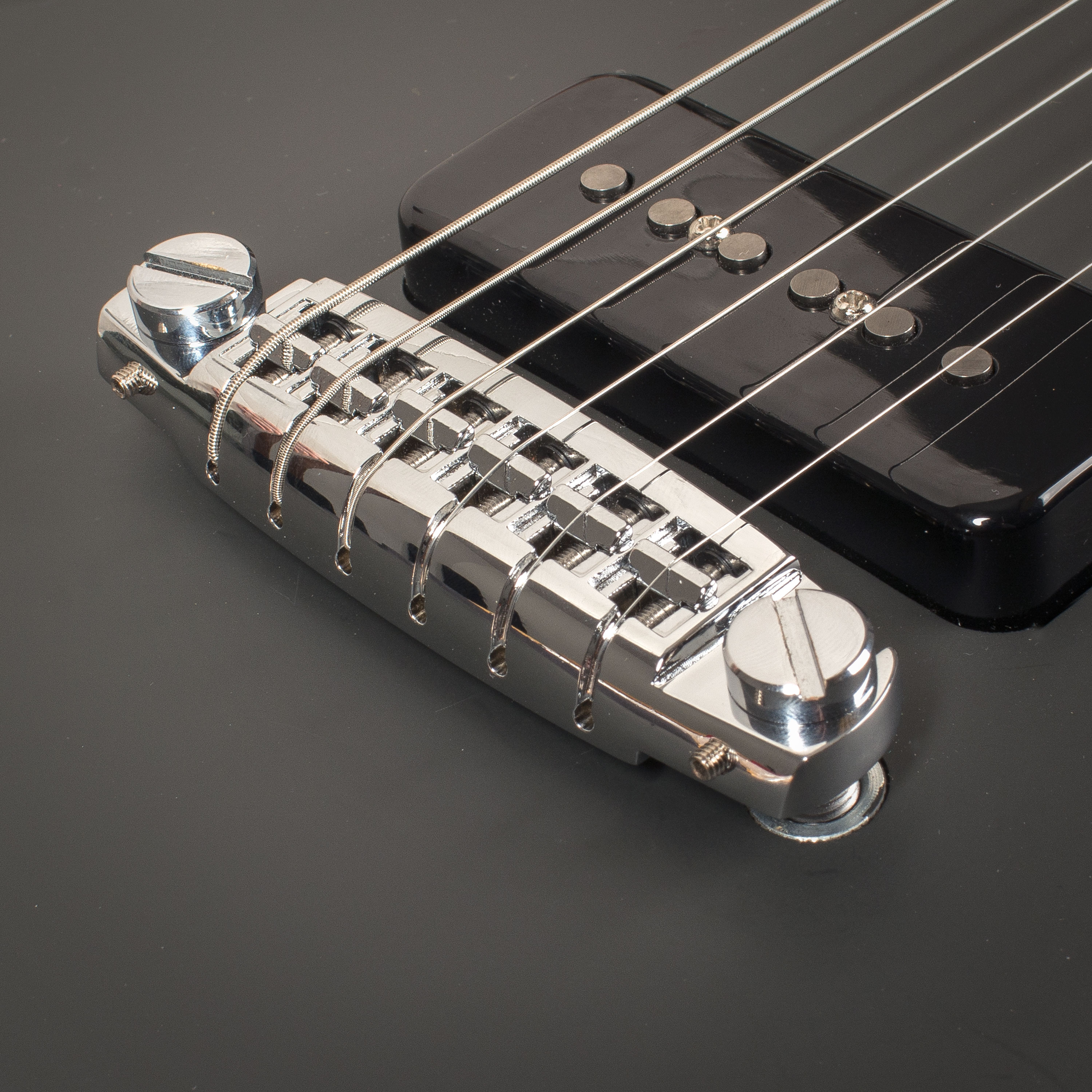 Chevalet Wraparound profil bas Golden Age avec goujons standard Chevalet Wraparound profil bas Golden Age avec goujons standard