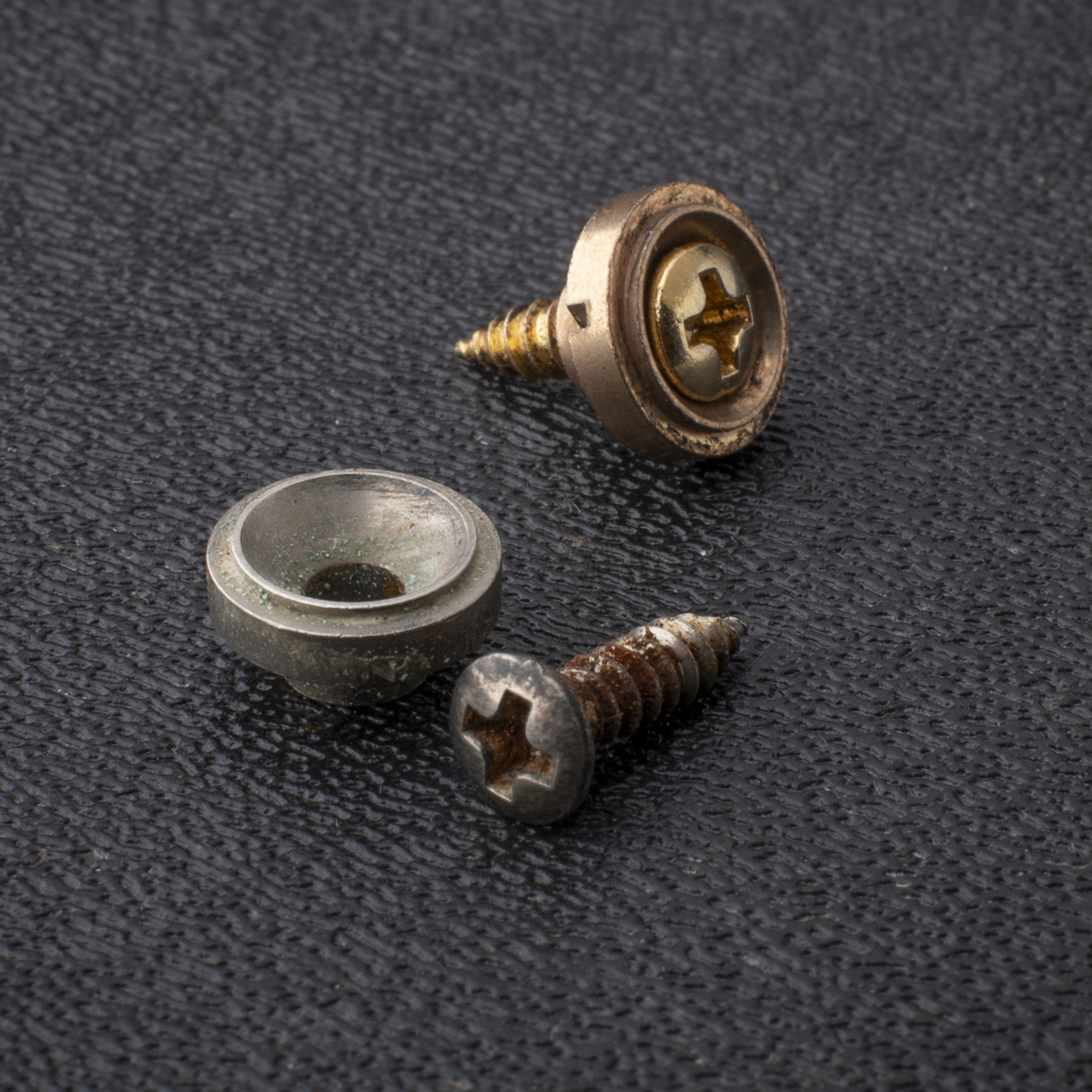 Guide-cordes GuitarSlinger pour Stratocaster années 50s vieilli stabilisé par réfrigération Guide-cordes GuitarSlinger pour Stratocaster années 50s vieilli stabilisé par réfrigération