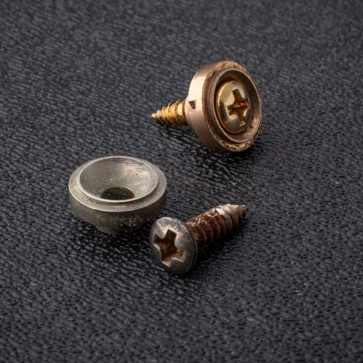 Guide-cordes GuitarSlinger pour Stratocaster années plus de 50s vieilli stabilisé par réfrigération Guide-cordes GuitarSlinger pour Stratocaster années plus de 50s vieilli stabilisé par réfrigération