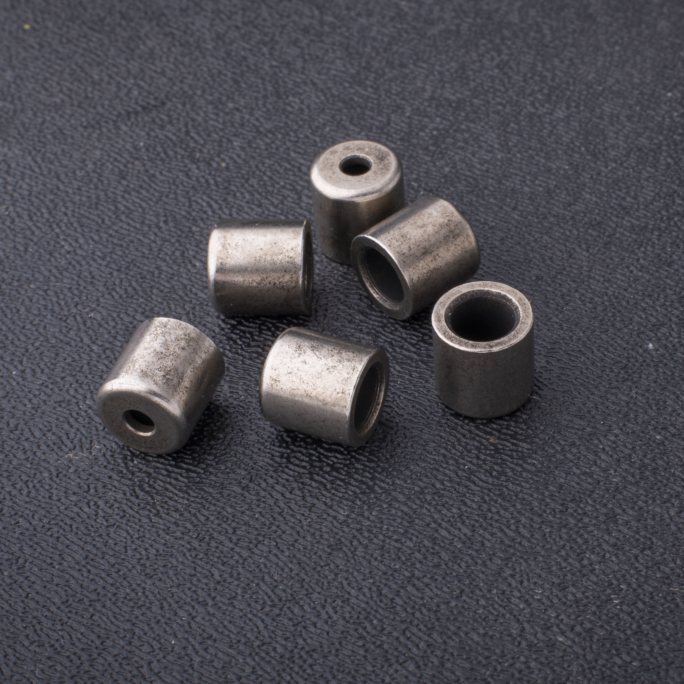 Œillets de fixation à montage affleurant pour cordes de guitare GuitarSlinger vieillis stabilisés par réfrigération Œillets de fixation à montage affleurant pour cordes de guitare GuitarSlinger vieillis stabilisés par réfrigération