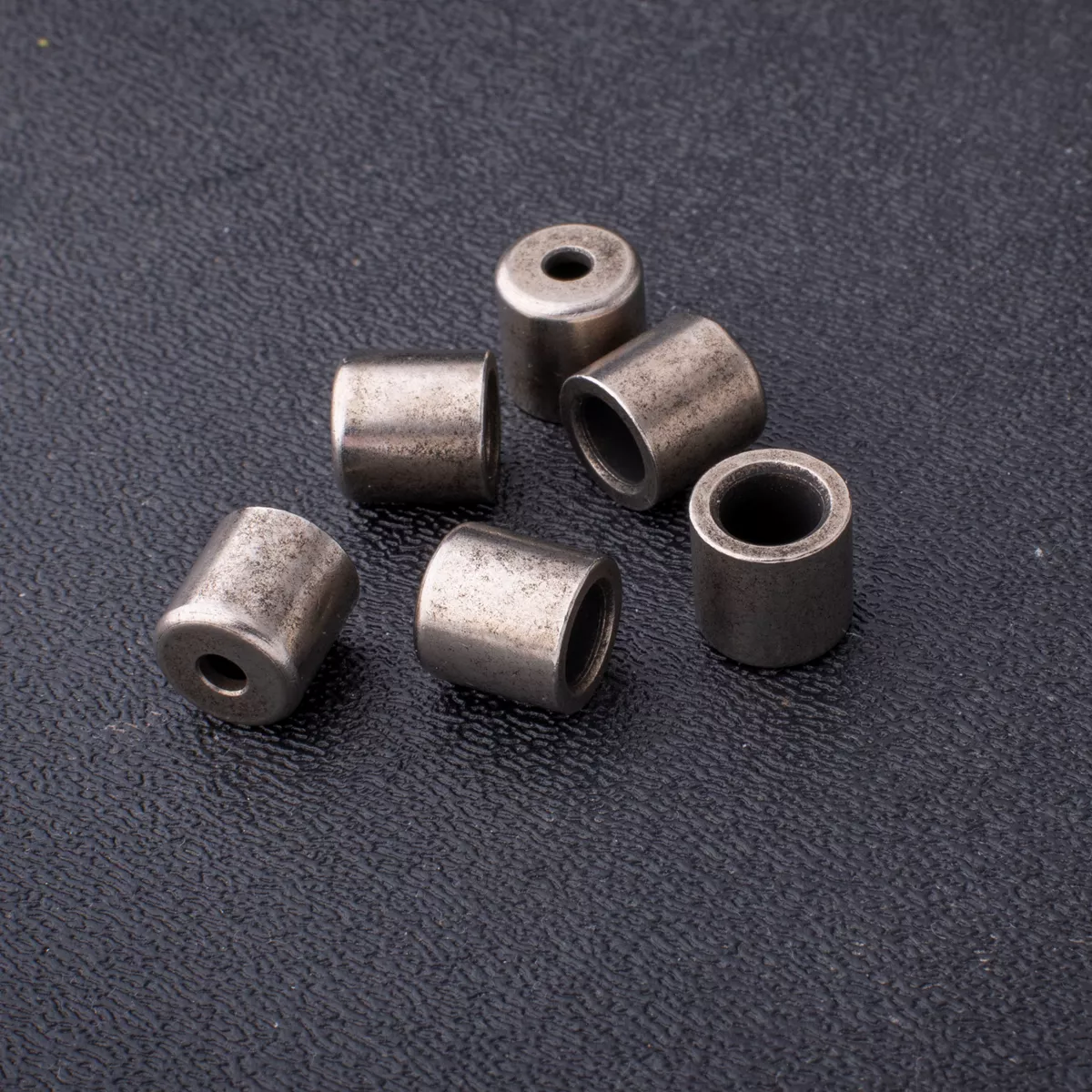 Œillets de fixation à montage affleurant pour cordes de guitare GuitarSlinger vieillis stabilisés par réfrigération Œillets de fixation à montage affleurant pour cordes de guitare GuitarSlinger vieillis stabilisés par réfrigération