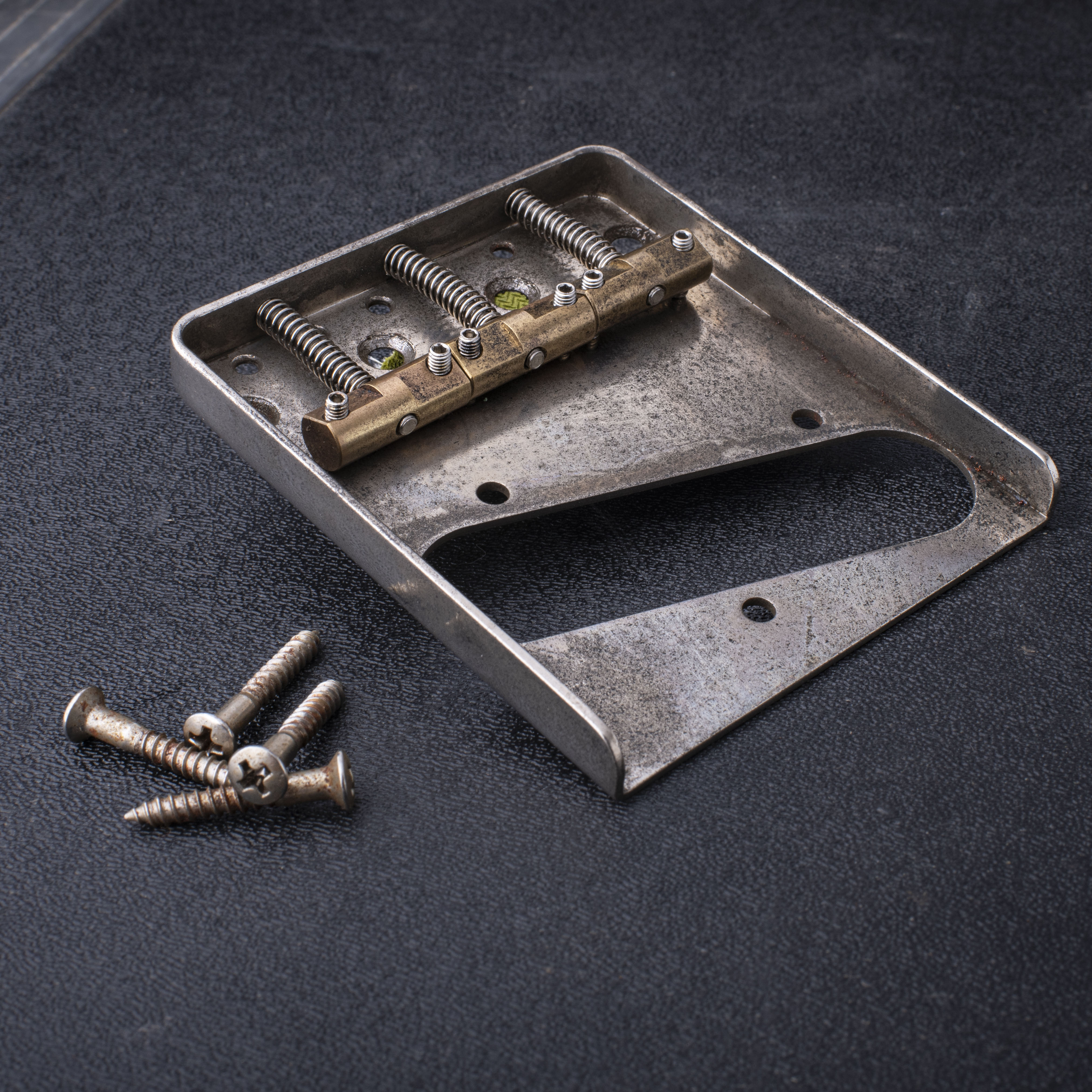 Chevalet compensé GuitarSlinger pour Telecaster vieilli stabilisé par réfrigération Chevalet compensé GuitarSlinger pour Telecaster vieilli stabilisé par réfrigération