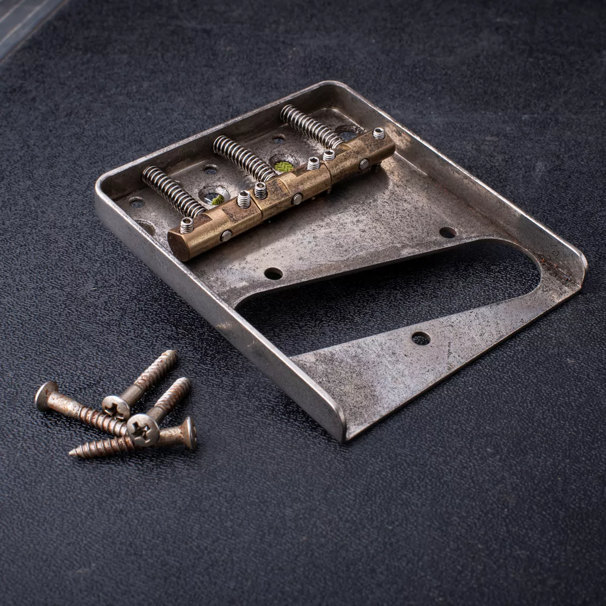 Chevalet compensé GuitarSlinger pour Telecaster vieilli stabilisé par réfrigération Chevalet compensé GuitarSlinger pour Telecaster vieilli stabilisé par réfrigération