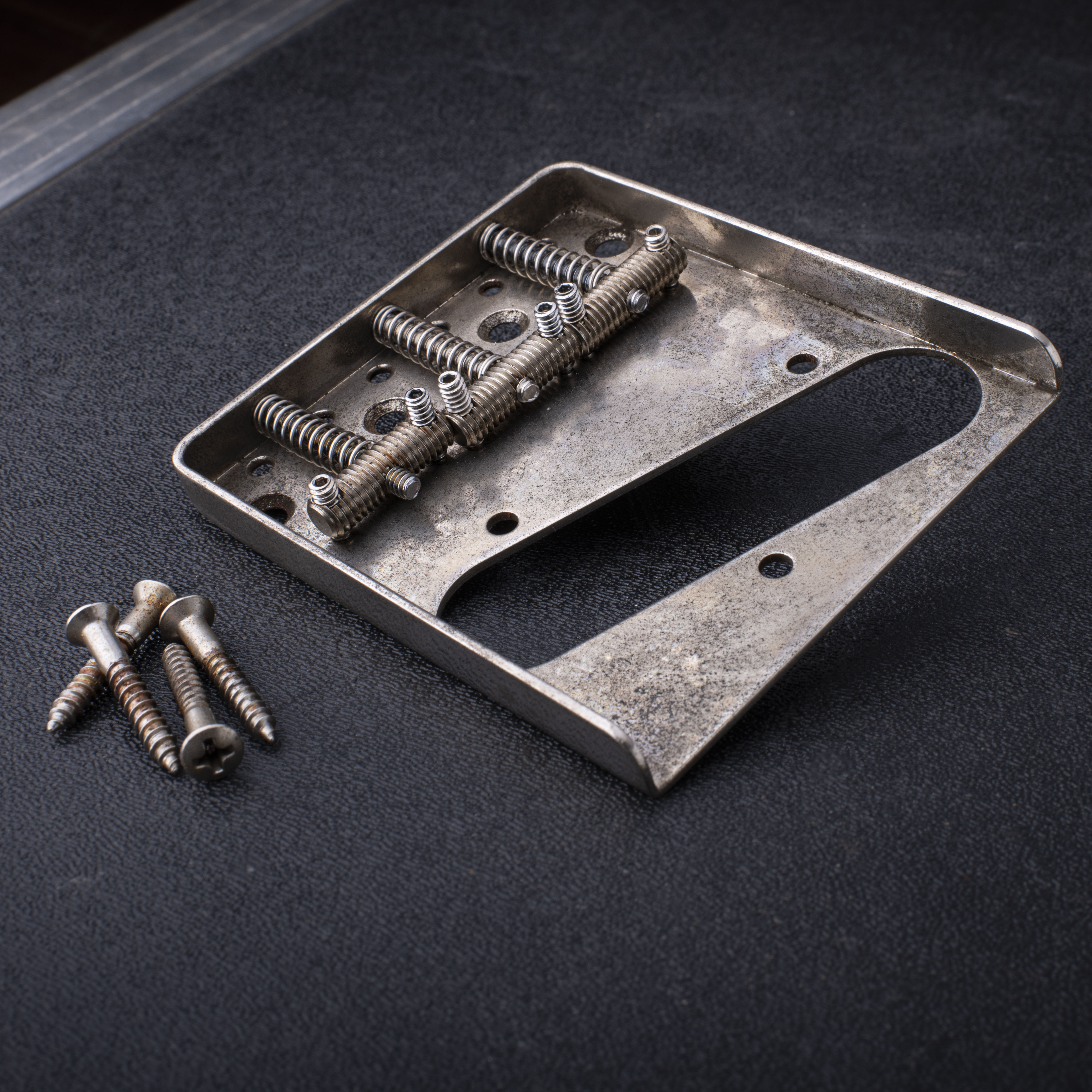 Chevalet GuitarSlinger pour Telecaster avec pontets à tige filetée vieilli stabilisé par réfrigération Chevalet GuitarSlinger pour Telecaster avec pontets à tige filetée vieilli stabilisé par réfrigération