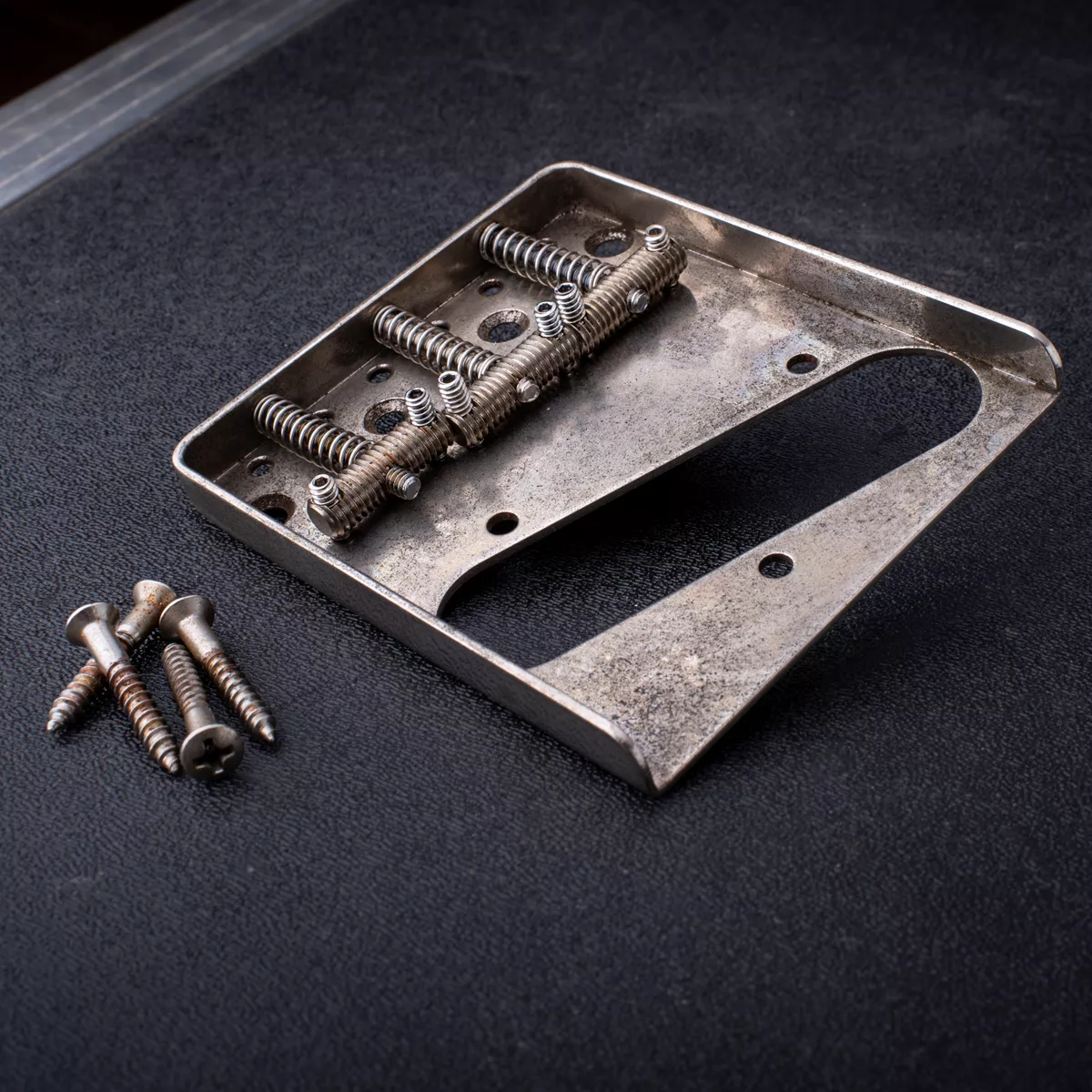 Chevalet GuitarSlinger pour Telecaster avec pontets à tige filetée vieilli stabilisé par réfrigération Chevalet GuitarSlinger pour Telecaster avec pontets à tige filetée vieilli stabilisé par réfrigération