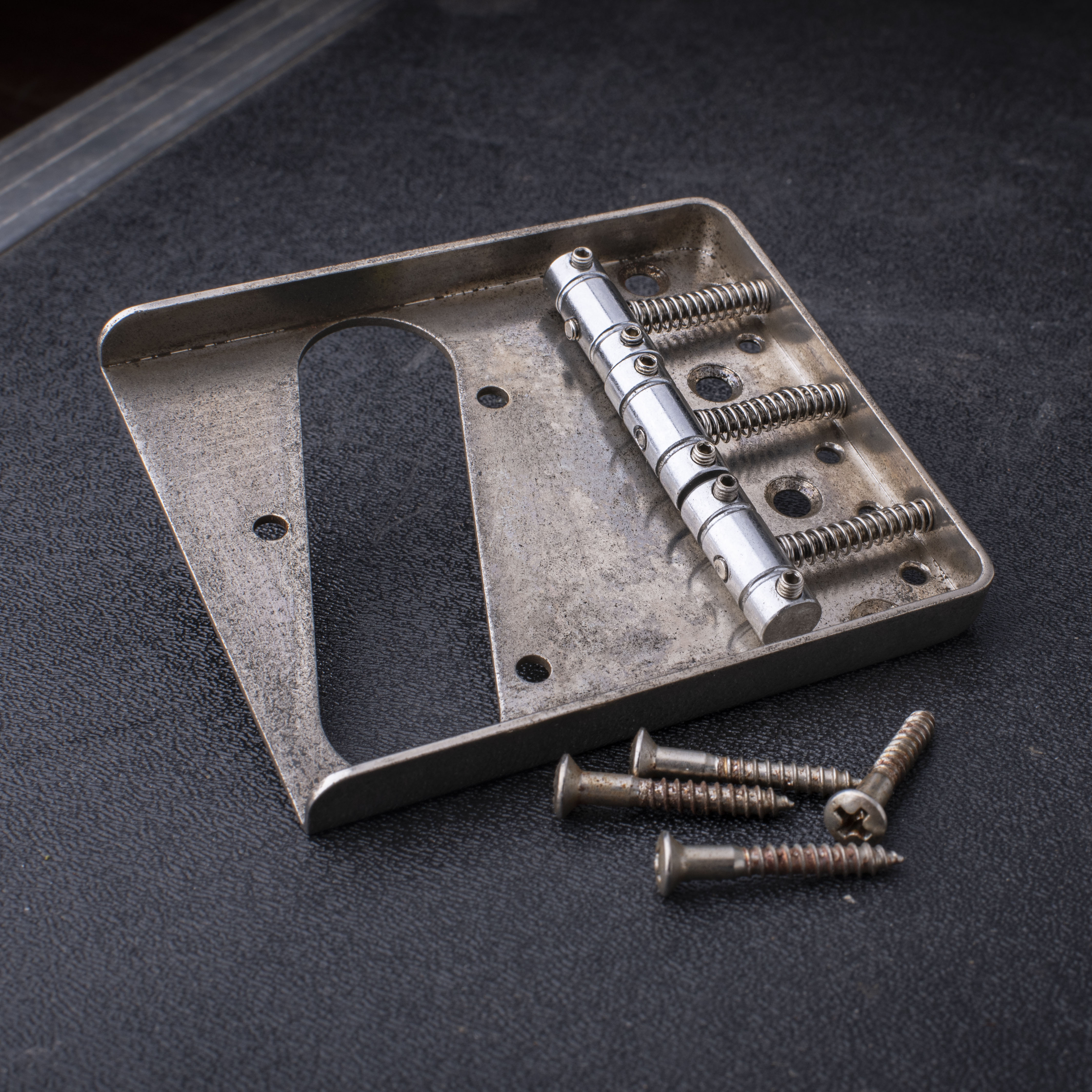 Chevalet GuitarSlinger pour Telecaster avec pontets à cylindres rainurés vieilli stabilisé par réfrigération Chevalet GuitarSlinger pour Telecaster avec pontets à cylindres rainurés vieilli stabilisé par réfrigération