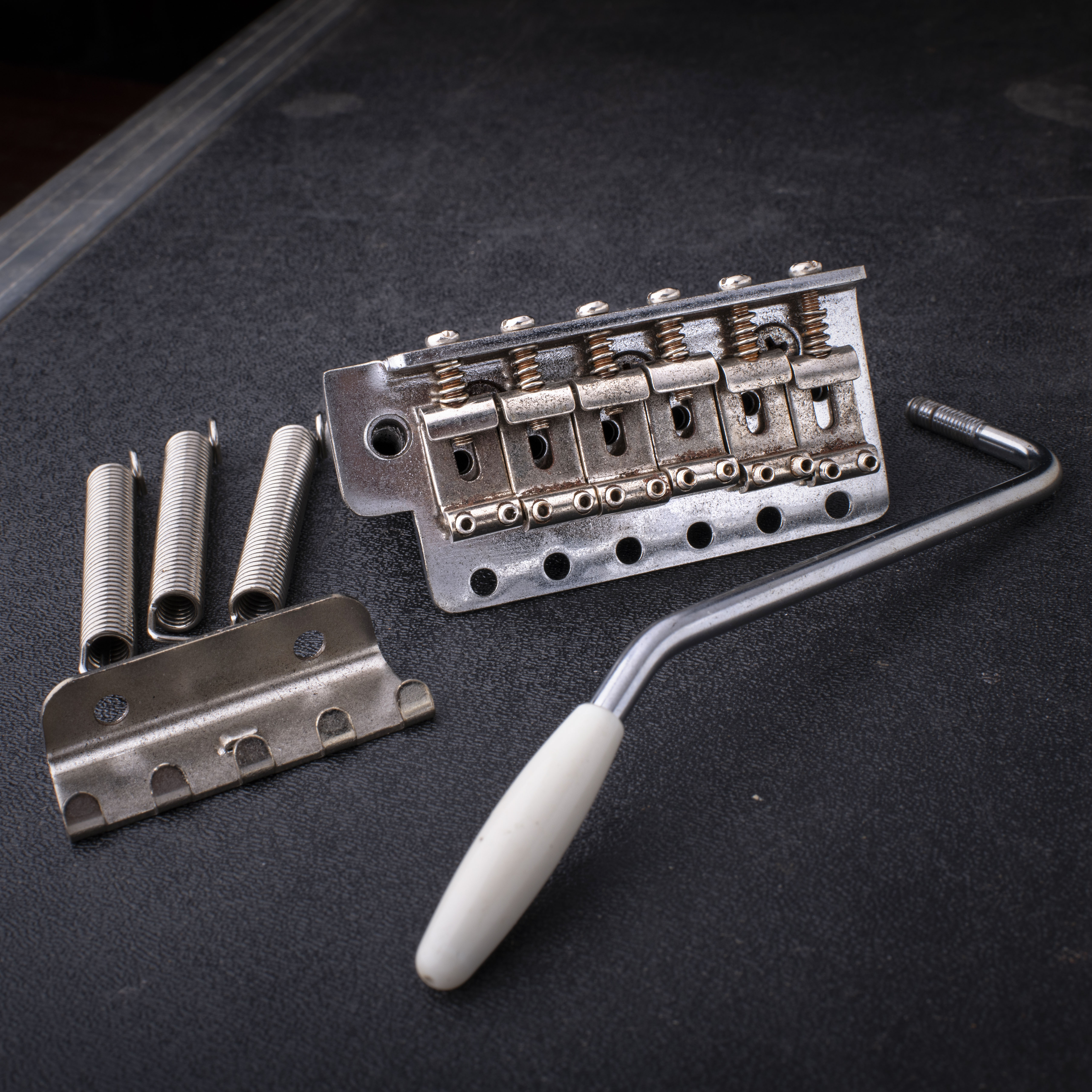 Vibrato GuitarSlinger pour Stratocaster vieilli stabilisé par réfrigération Vibrato GuitarSlinger pour Stratocaster vieilli stabilisé par réfrigération