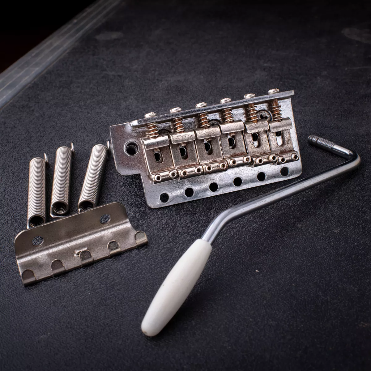 Vibrato GuitarSlinger pour Stratocaster vieilli stabilisé par réfrigération Vibrato GuitarSlinger pour Stratocaster vieilli stabilisé par réfrigération