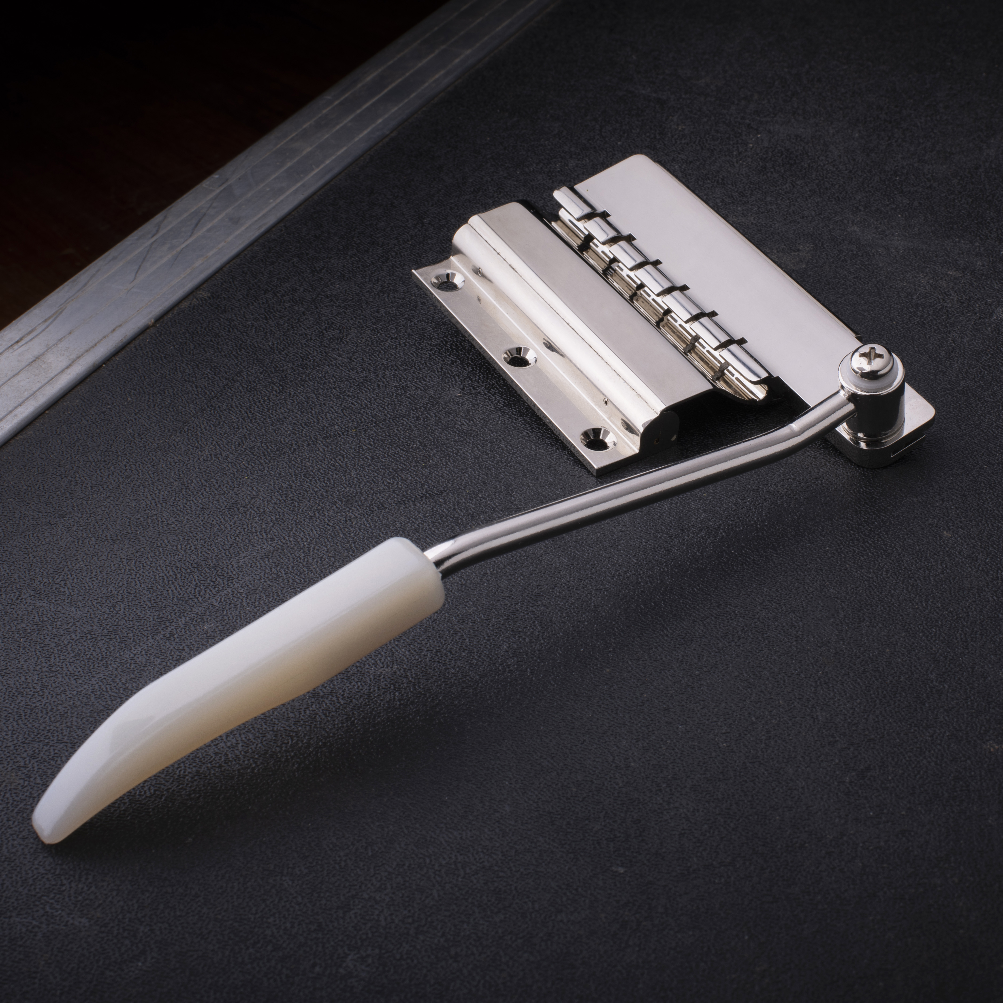 Vibrola court GuitarSlinger stabilisé par réfrigération Vibrola court GuitarSlinger stabilisé par réfrigération