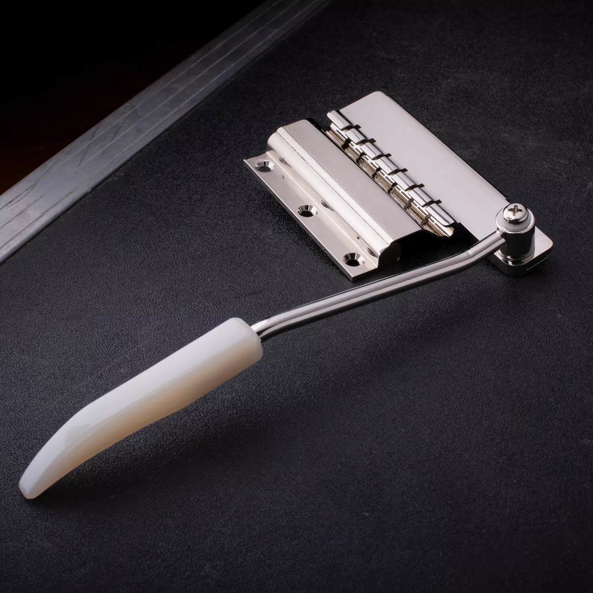 Vibrola court GuitarSlinger stabilisé par réfrigération Vibrola court GuitarSlinger stabilisé par réfrigération