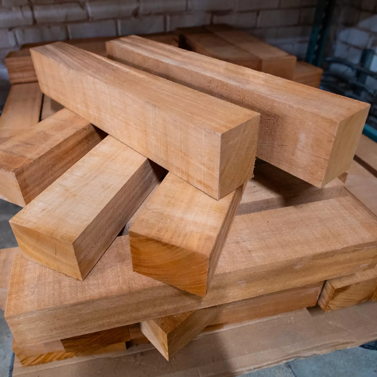 Double billet d’acajou du Sénégal (anthothèque Kaaya) - 3" x 4-1/2" x 26" Double billet d’acajou du Sénégal (anthothèque Kaaya) - 3" x 4-1/2" x 26"