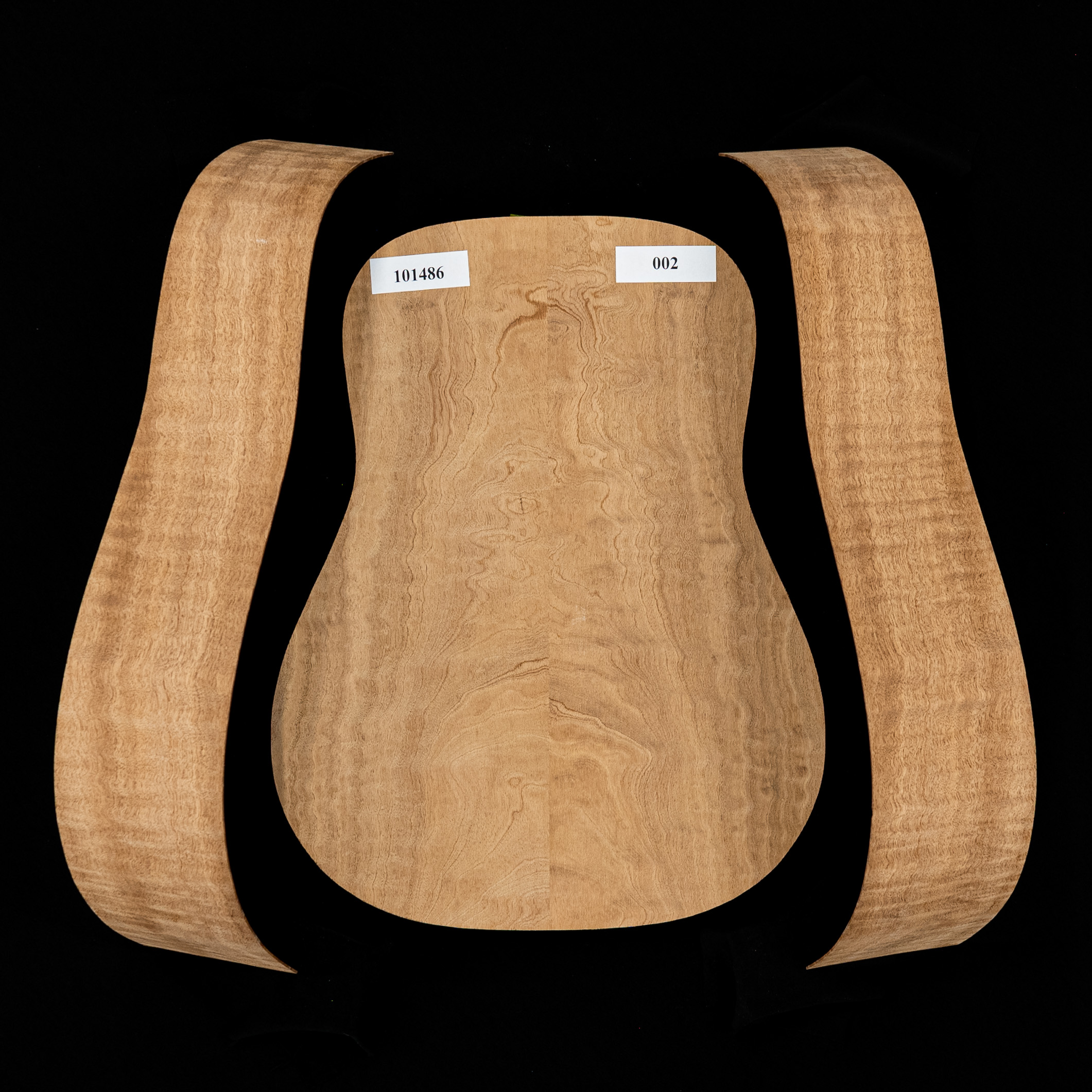Figure Sapele jointe à l’arrière + paire d’éclisses pliées pour guitare Dreadnought - 002 Figure Sapele jointe à l’arrière + paire d’éclisses pliées pour guitare Dreadnought - 002