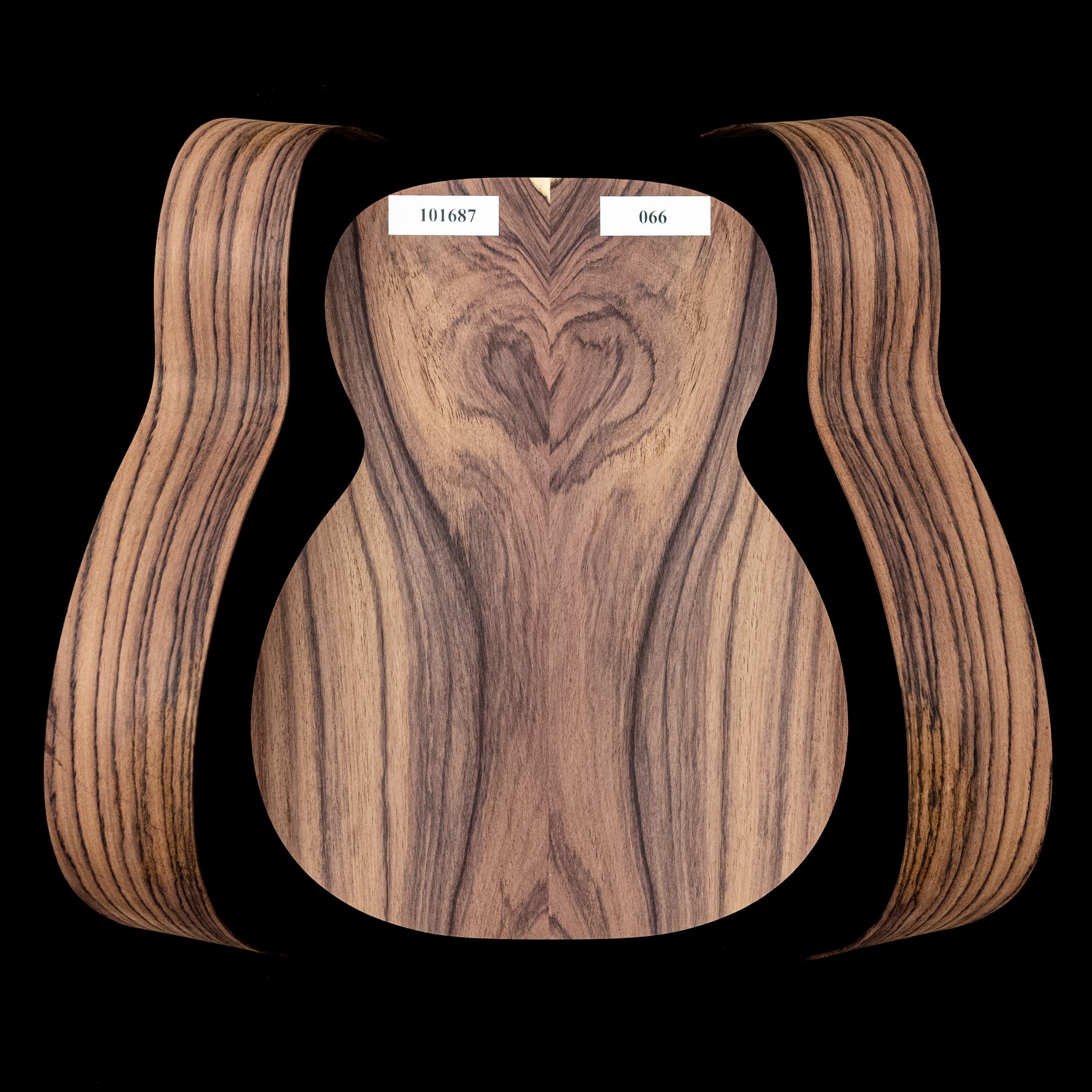 Fond assemblé + Paire d’éclisses cintrées en palissandre d’Inde Wild Grain pour guitare OM - 066 Fond assemblé + Paire d’éclisses cintrées en palissandre d’Inde Wild Grain pour guitare OM - 066