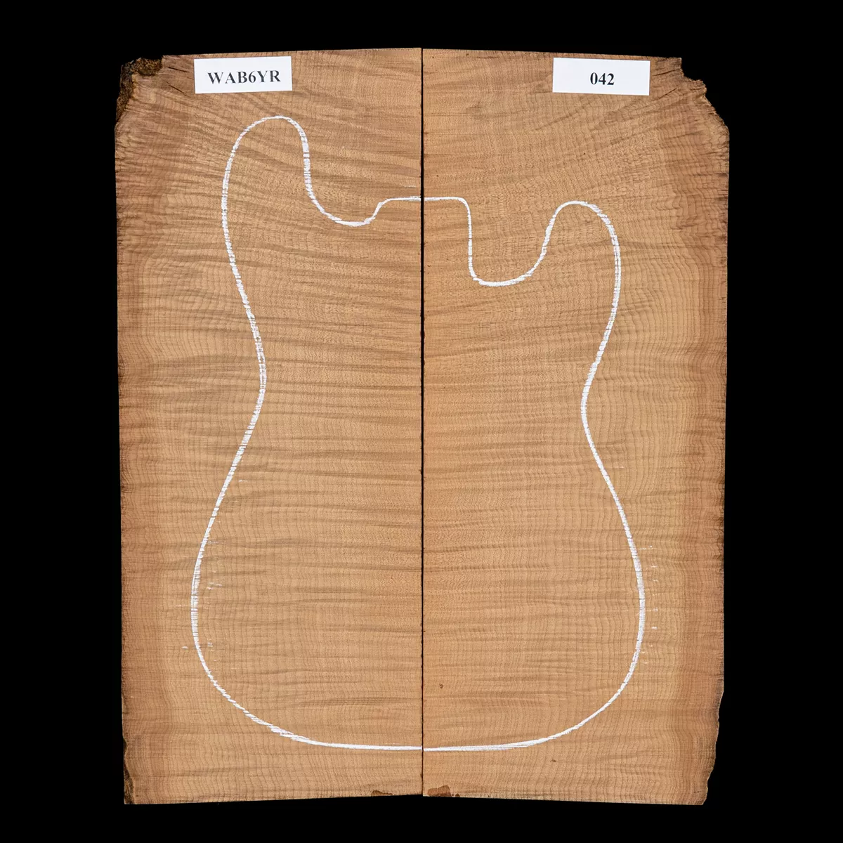 Haut sculpté torréfié en érable à grosses feuilles et flammes - 042 Haut sculpté torréfié en érable à grosses feuilles et flammes - 042