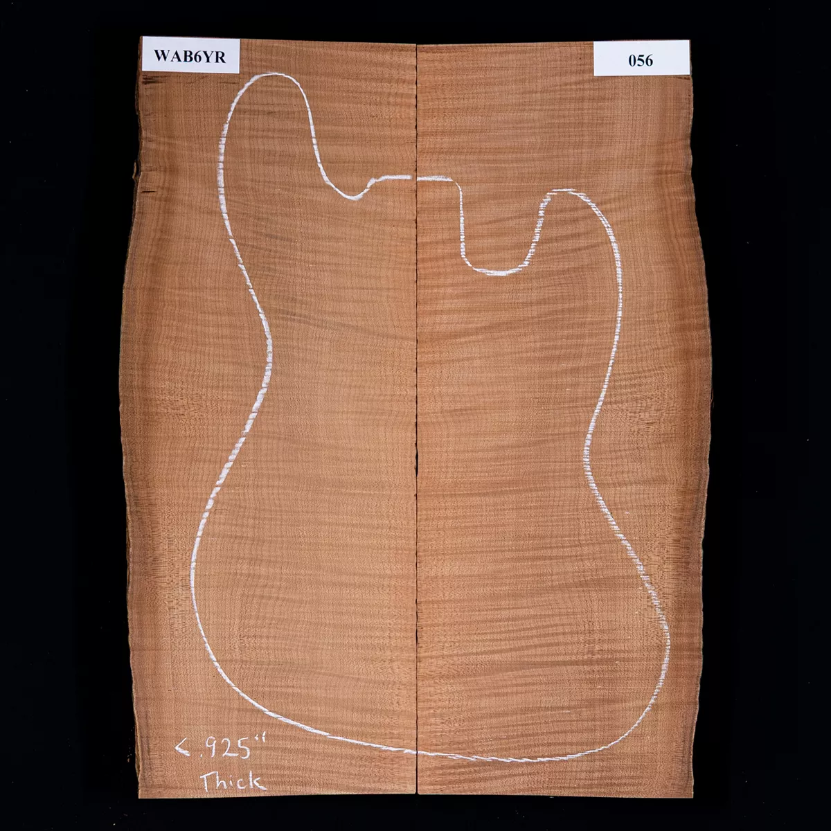 Haut sculpté torréfié en érable à grosses feuilles et flammes - 0,6 Haut sculpté torréfié en érable à grosses feuilles et flammes - 0,6