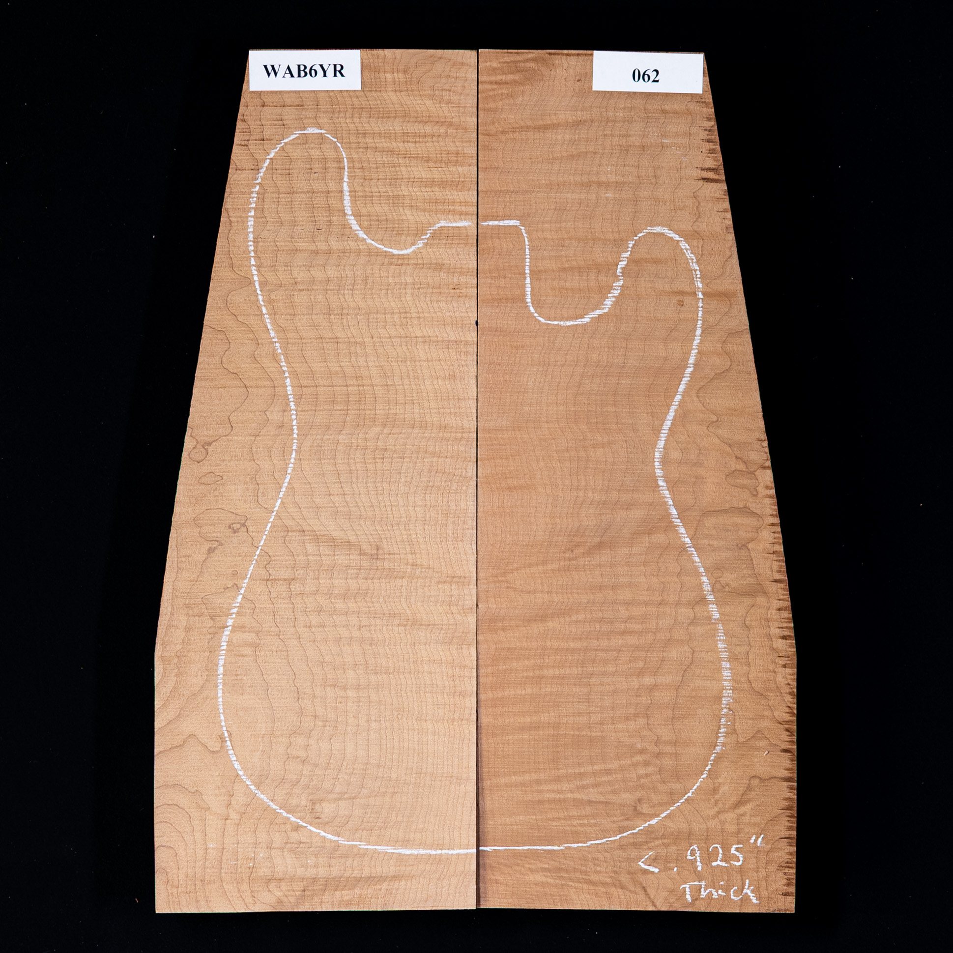 Haut torréfié en érable à grosses feuilles et flammes - 062 Haut torréfié en érable à grosses feuilles et flammes - 062