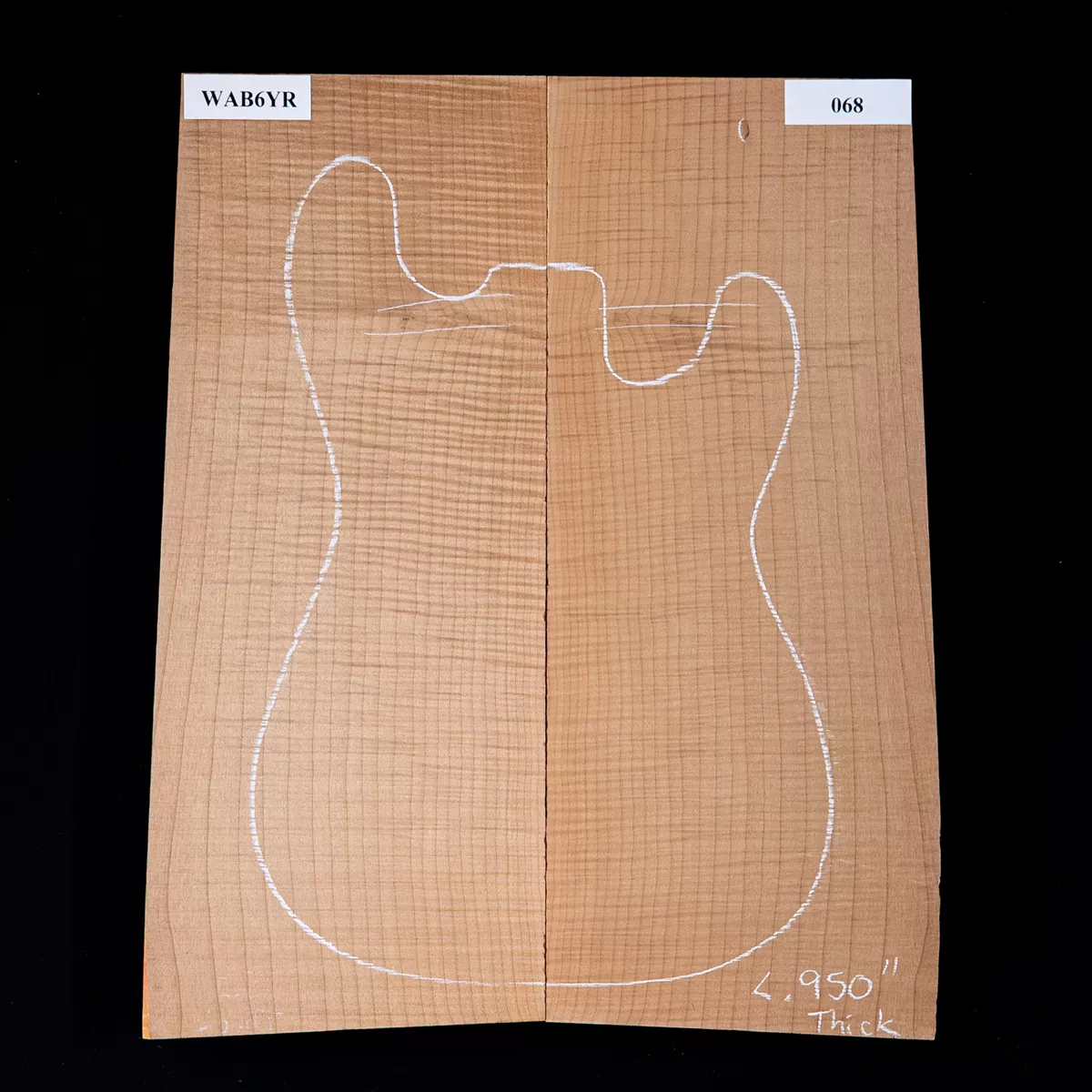 Haut sculpté torréfié en érable à grosses feuilles et flammes - 0,8 Haut sculpté torréfié en érable à grosses feuilles et flammes - 0,8