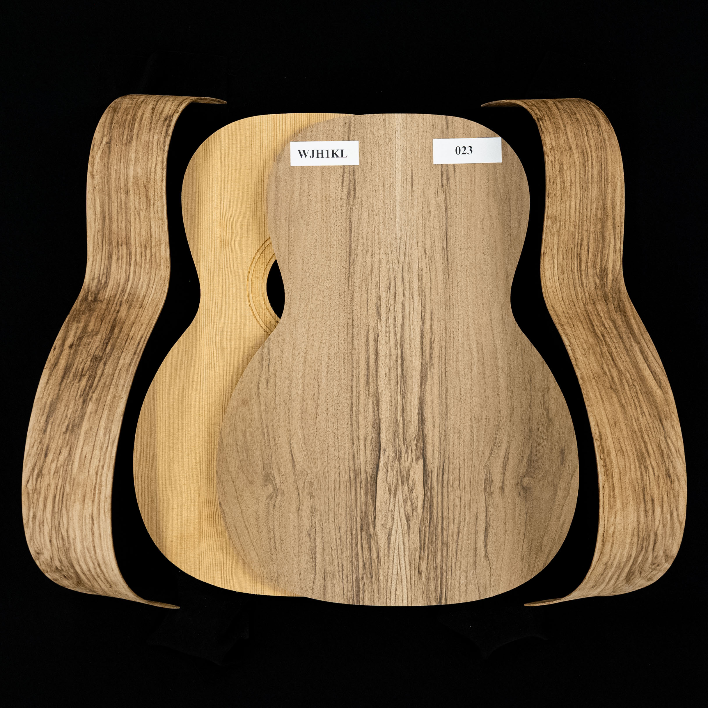 WoodStax Claro - guitare en kit Triple-O noyer, col boulonné - 023 WoodStax Claro - guitare en kit Triple-O noyer, col boulonné - 023