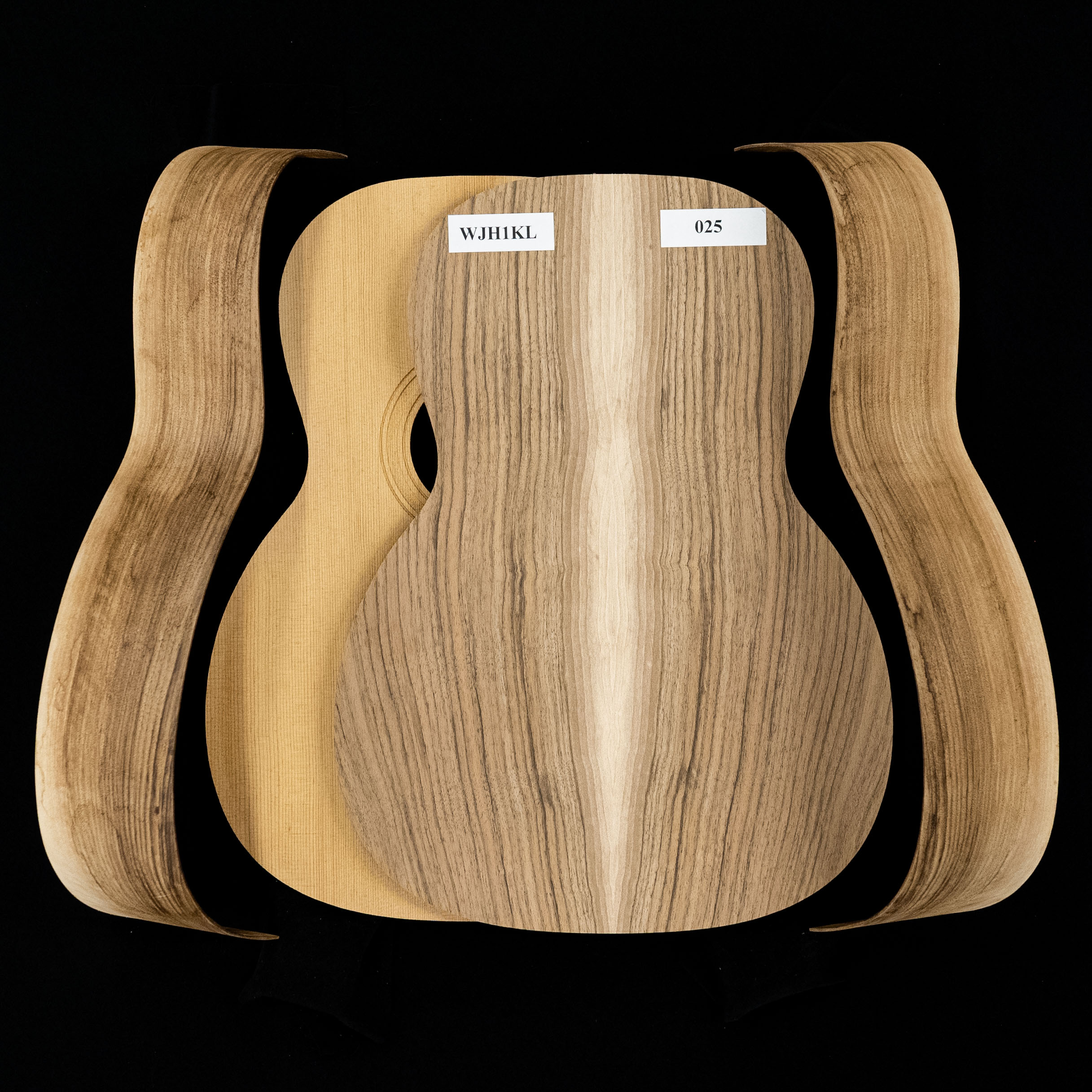 WoodStax Claro - guitare en kit Triple-O noyer, col boulonné - 025 WoodStax Claro - guitare en kit Triple-O noyer, col boulonné - 025