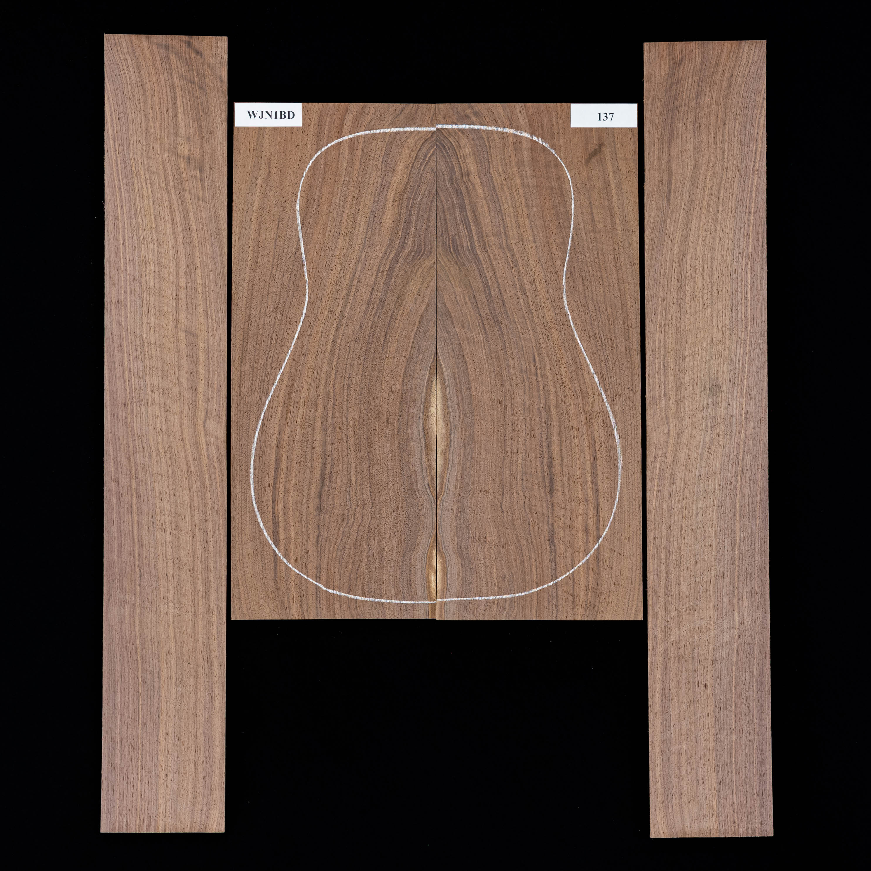 Fond + Paire d’éclisses en noyer noir - 137 Fond + Paire d’éclisses en noyer noir - 137