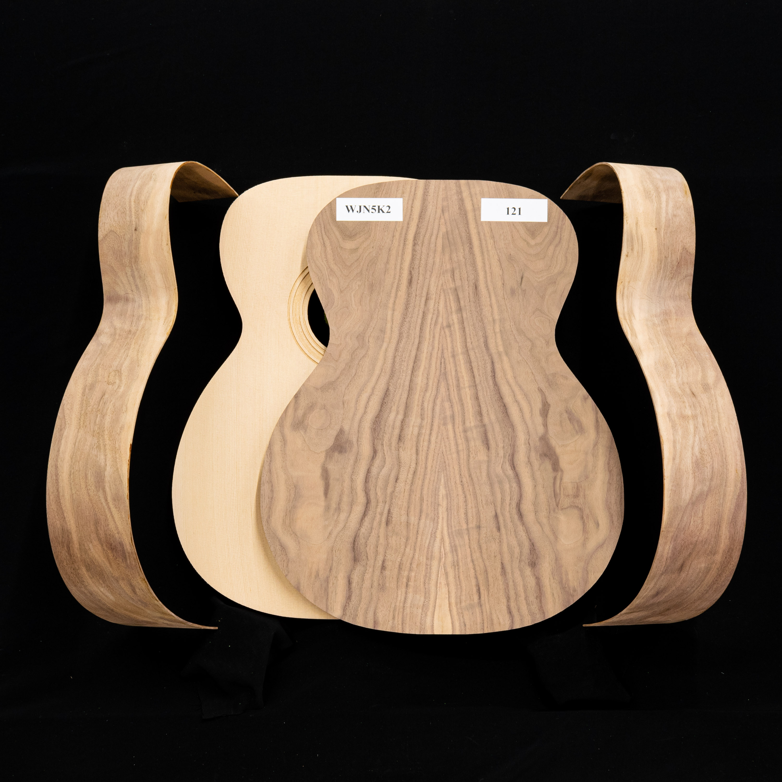 WoodStax Flame - Kit de guitare en kit Walnut OM, col boulonné - 121 WoodStax Flame - Kit de guitare en kit Walnut OM, col boulonné - 121
