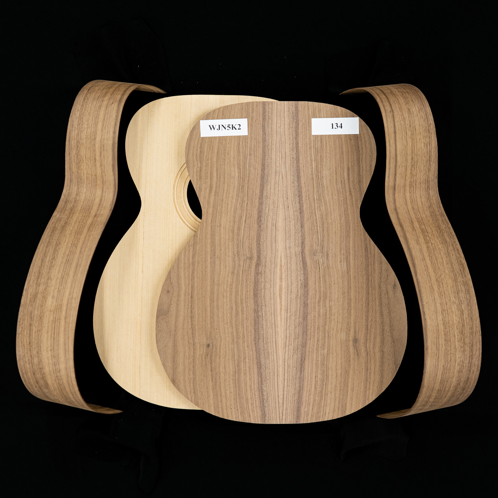 WoodStax Flame - Kit de guitare en kit Walnut OM, col boulonné - 134 WoodStax Flame - Kit de guitare en kit Walnut OM, col boulonné - 134