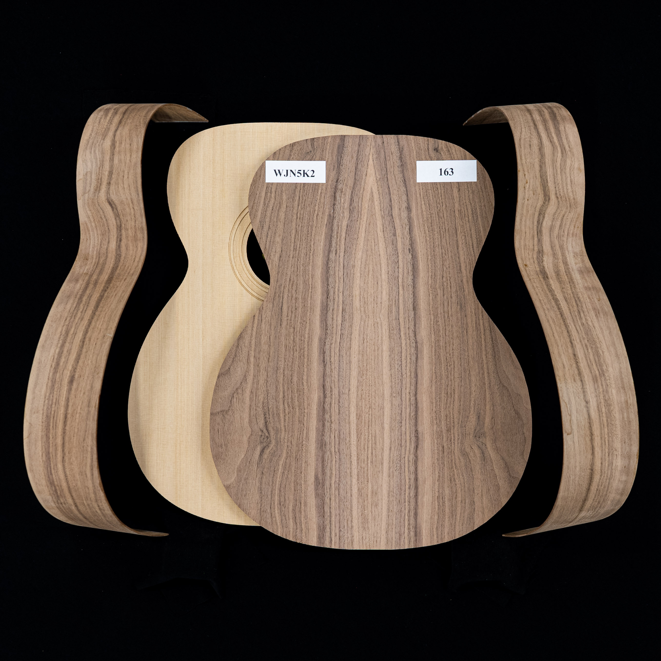 WoodStax Flame - Kit de guitare en kit Walnut OM, col boulonné - 163 WoodStax Flame - Kit de guitare en kit Walnut OM, col boulonné - 163