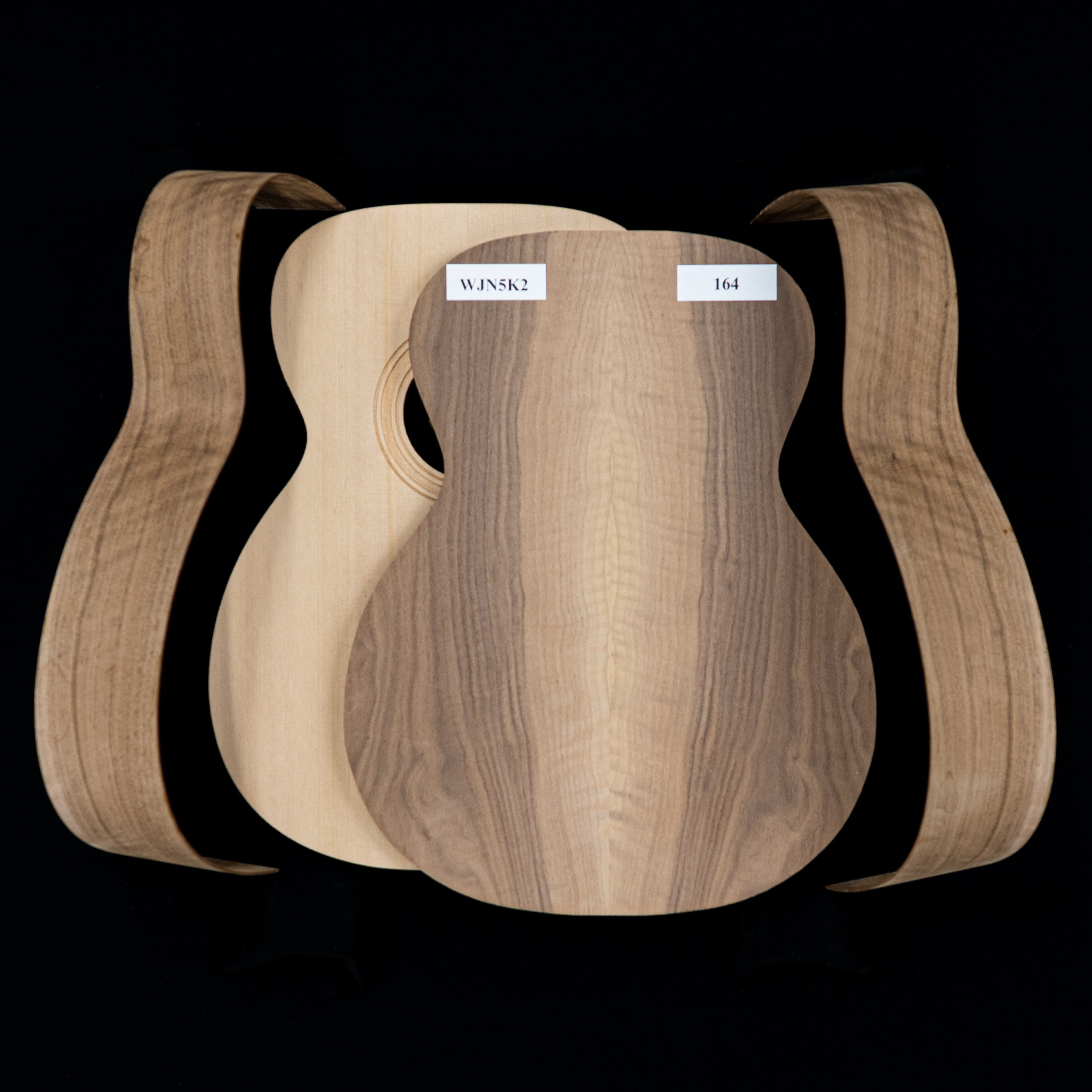 WoodStax Flame - Kit de guitare en kit Walnut OM, col boulonné - 164 WoodStax Flame - Kit de guitare en kit Walnut OM, col boulonné - 164