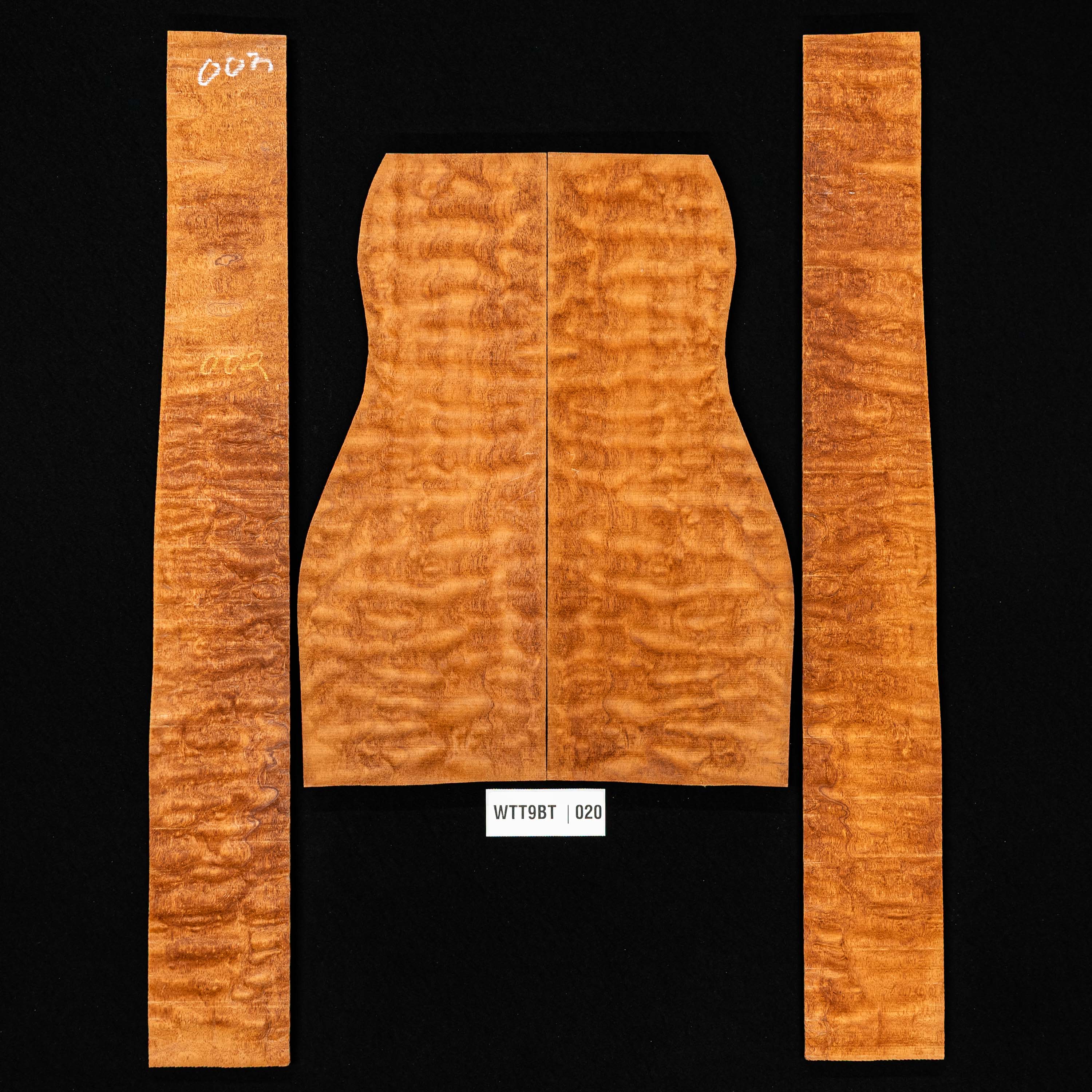 L’acajou hondurien matelassé à l’arbre, réserve standard - 020