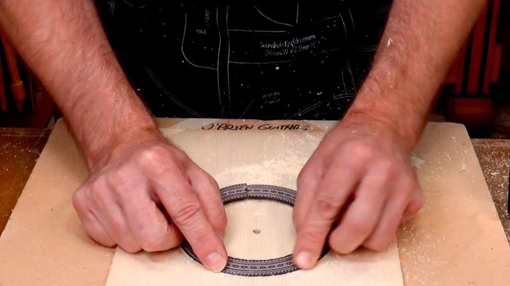 Installation de la rosette - Sac à courrier Luthier Tips du Jour