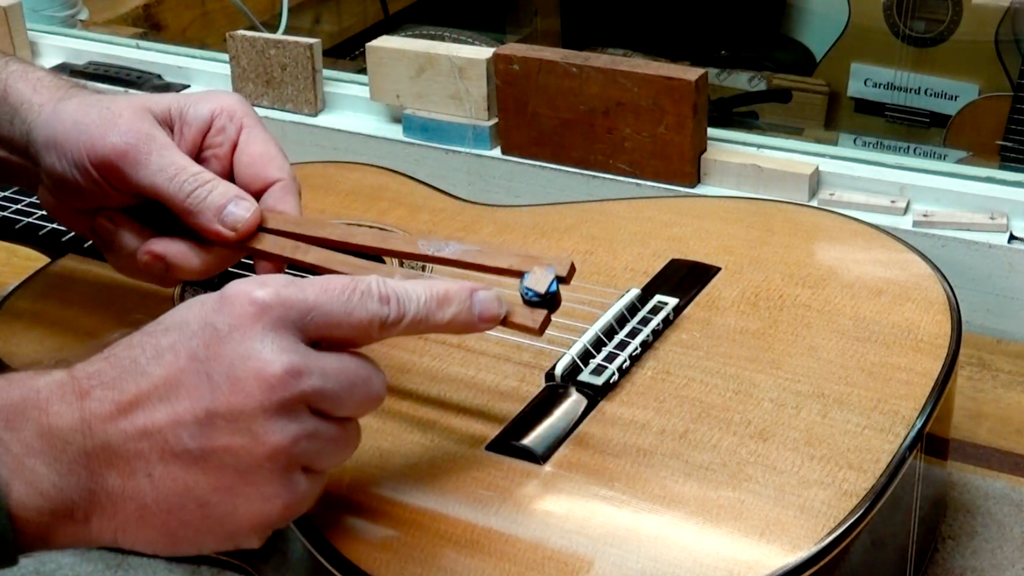 Atteindre l’intérieur de la guitare - Sac courrier Luthier Tips du Jour