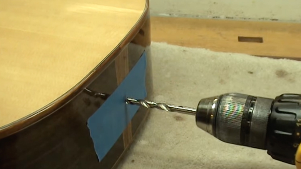 Perçage d’un trou de goupille d’extrémité - Sac à courrier Luthier Tips du Jour