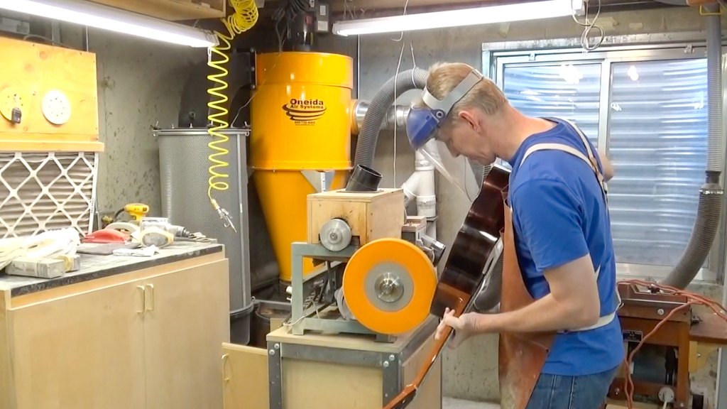 Retrait des résidus de composé de polissage - Sac postal Luthier Tips du Jour