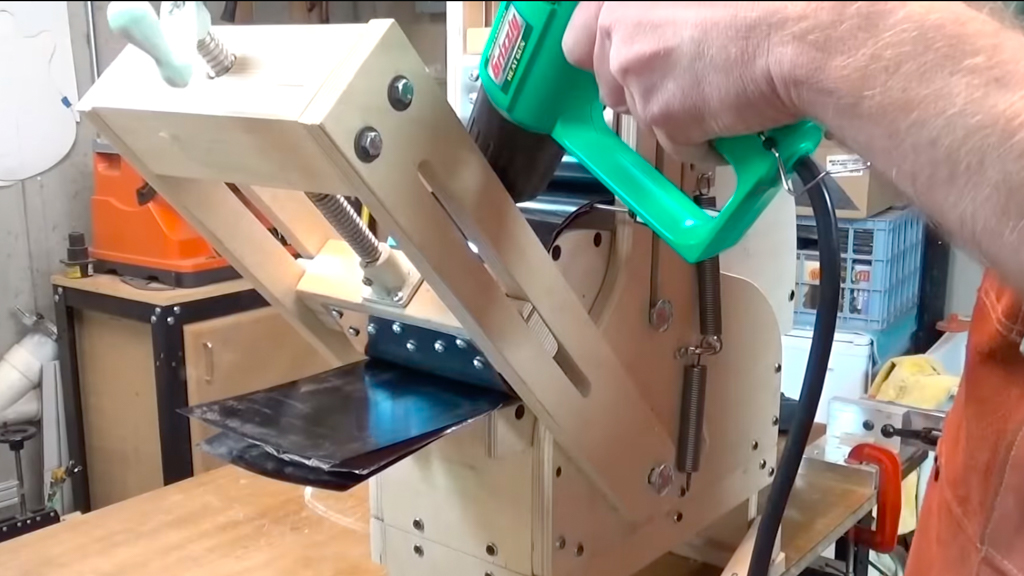 Plier un côté coupé - Sac courrier Luthier Tips du Jour