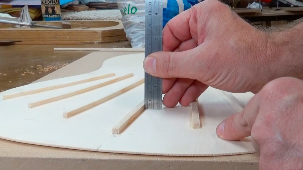 Comment mesurer la hauteur de l’attelle - Sac courrier Luthier Tips du Jour