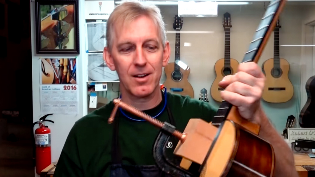 Tenir la guitare - Sac à courrier Luthier Tips du Jour