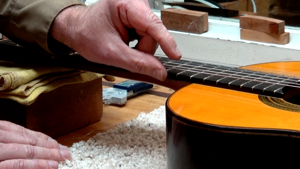 Action de guitare classique trop élevée - Sac à courrier Luthier Tips du Jour